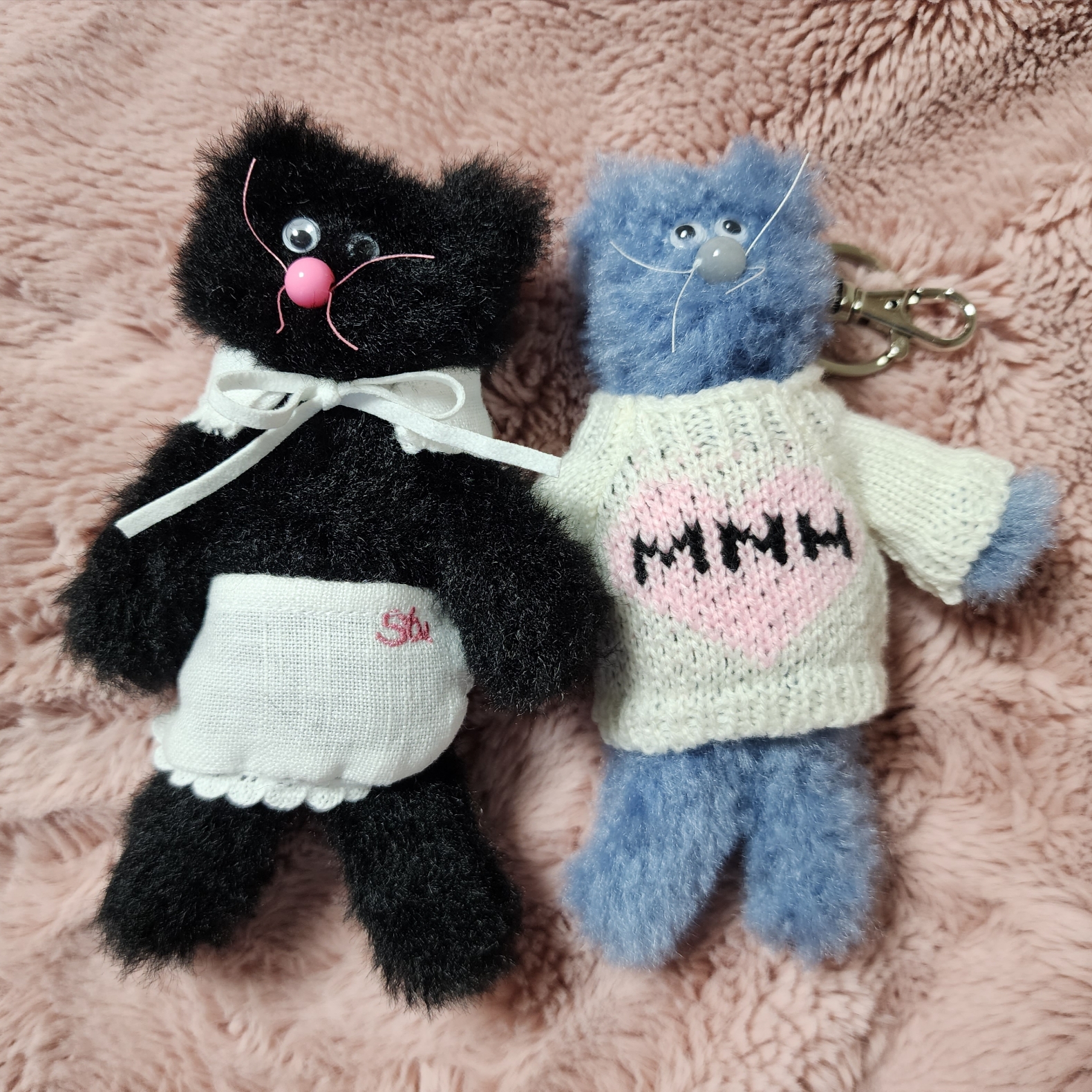 Monamhee Love Flexy Keyring Blue 착용 스타일 - 3