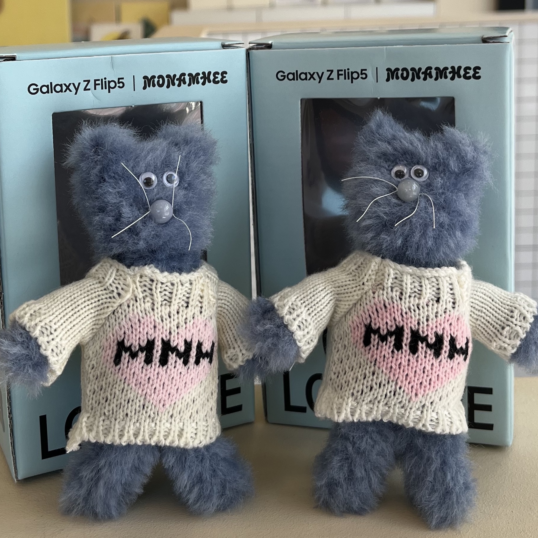 Monamhee Love Flexy Keyring Blue 착용 스타일