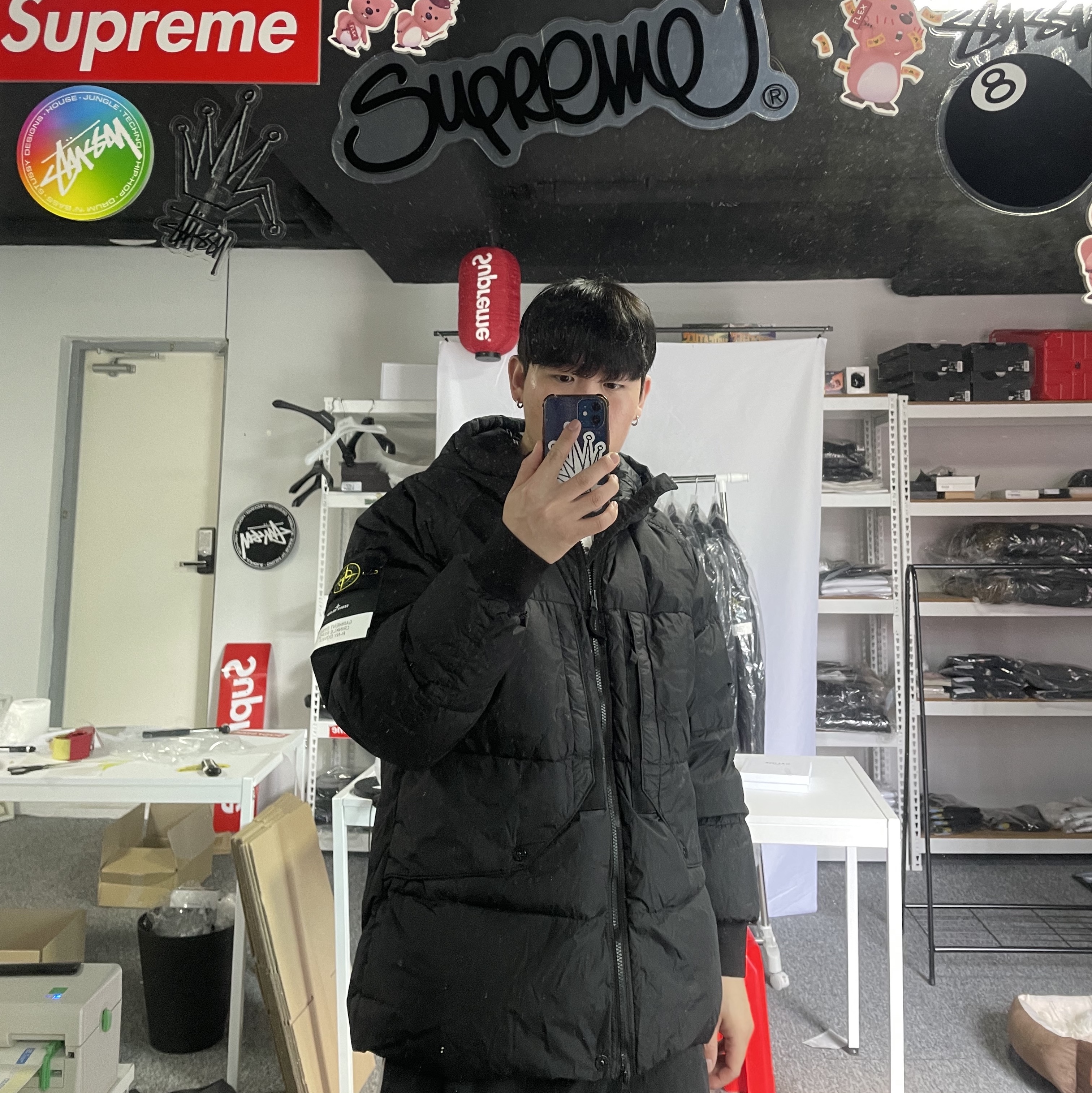 Stone Island 40723 Garment Dyed Crinkle Reps Recycled Nylon Hooded Down Jacket Black - 23FW 착용 스타일