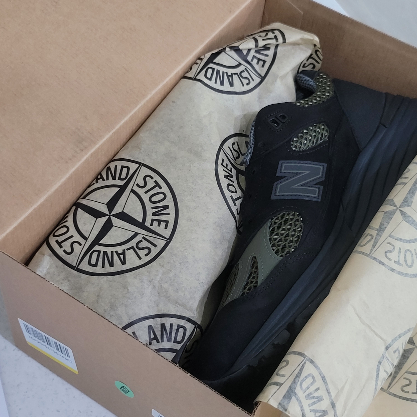 New Balance x Stone Island 991v2 Made in UK Black Olive Night 착용 스타일 - 3