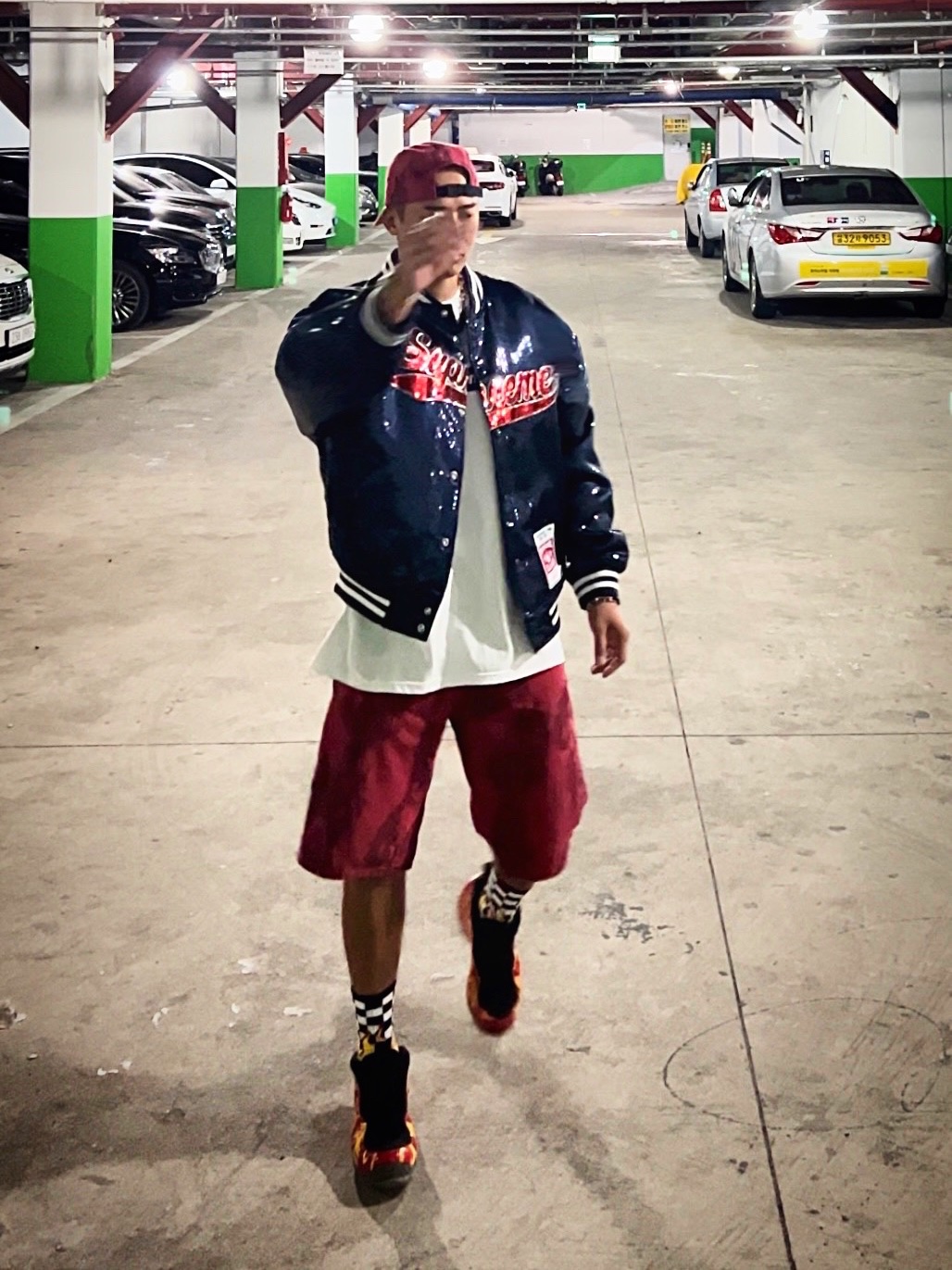 Supreme Flames Jacquard Denim Camp Cap Washed Red - 23SS, Supreme Flames Jacquard Baggy Denim Shorts Washed Red - 23SS 착용 스타일 - 7