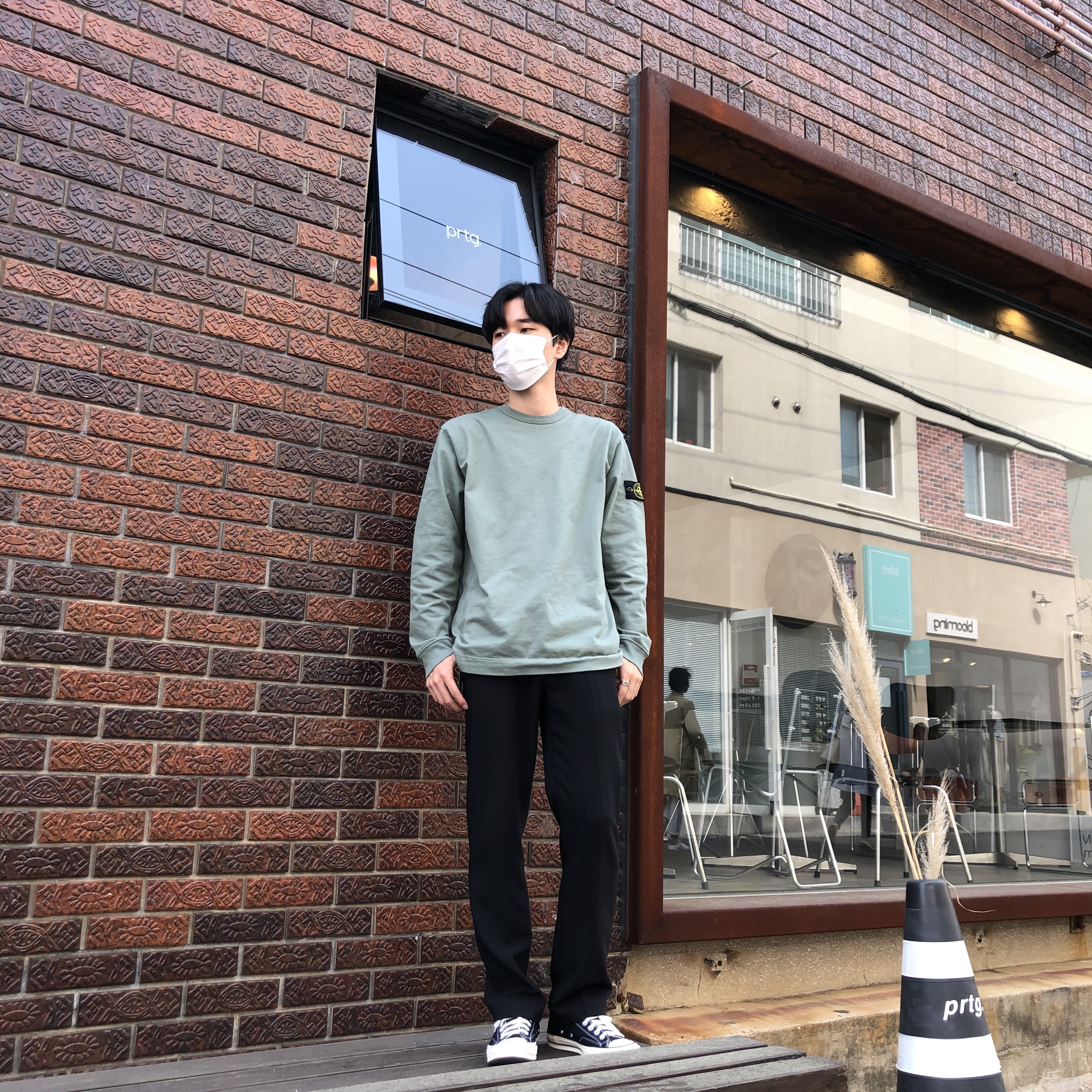 Stone Island 64450 Long Sleeve Crewneck Sweatshirt Sage Green - 21FW 착용 스타일 - 2