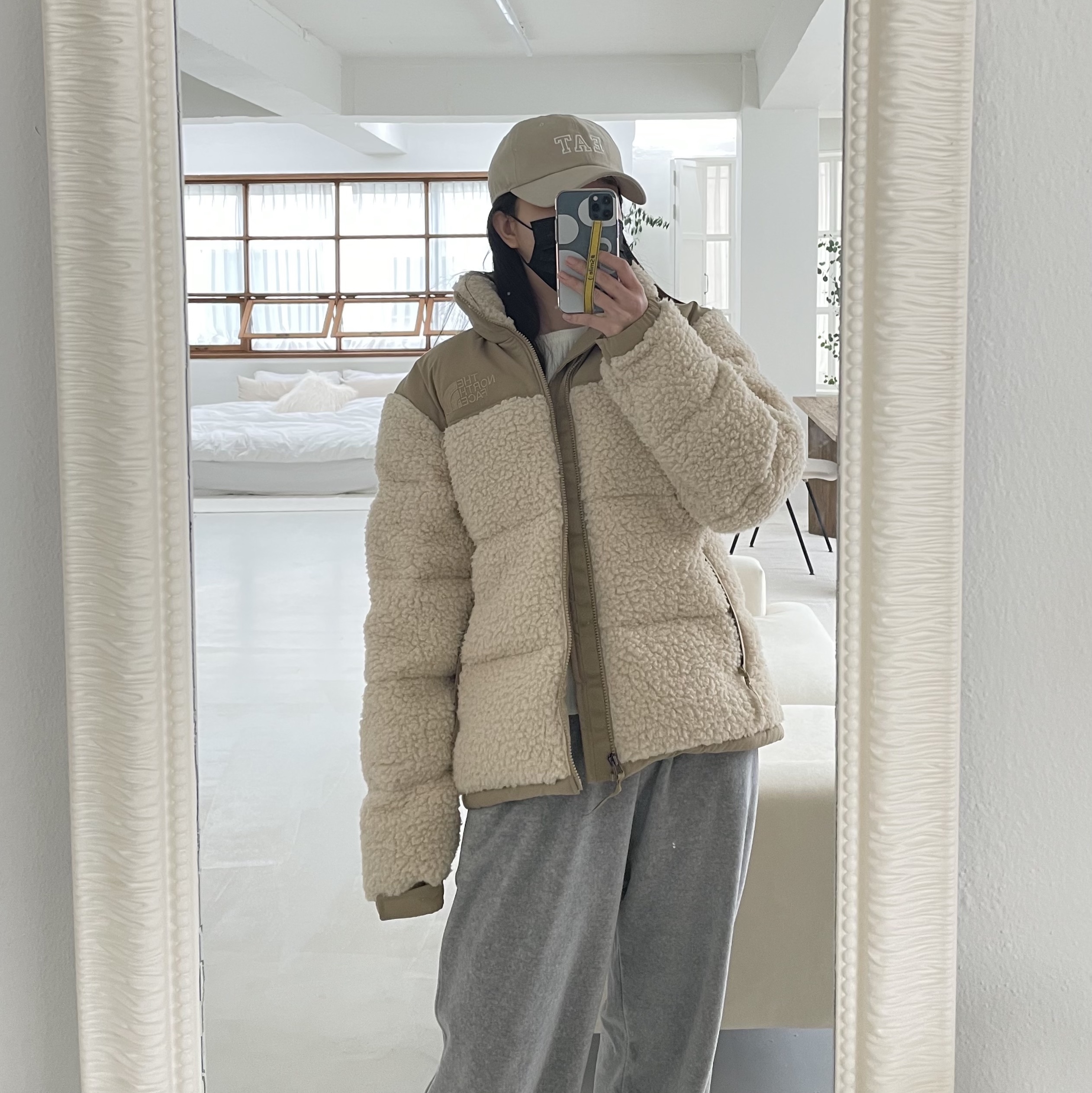 The North Face Sherpa Nuptse Jacket Sand 착용 스타일