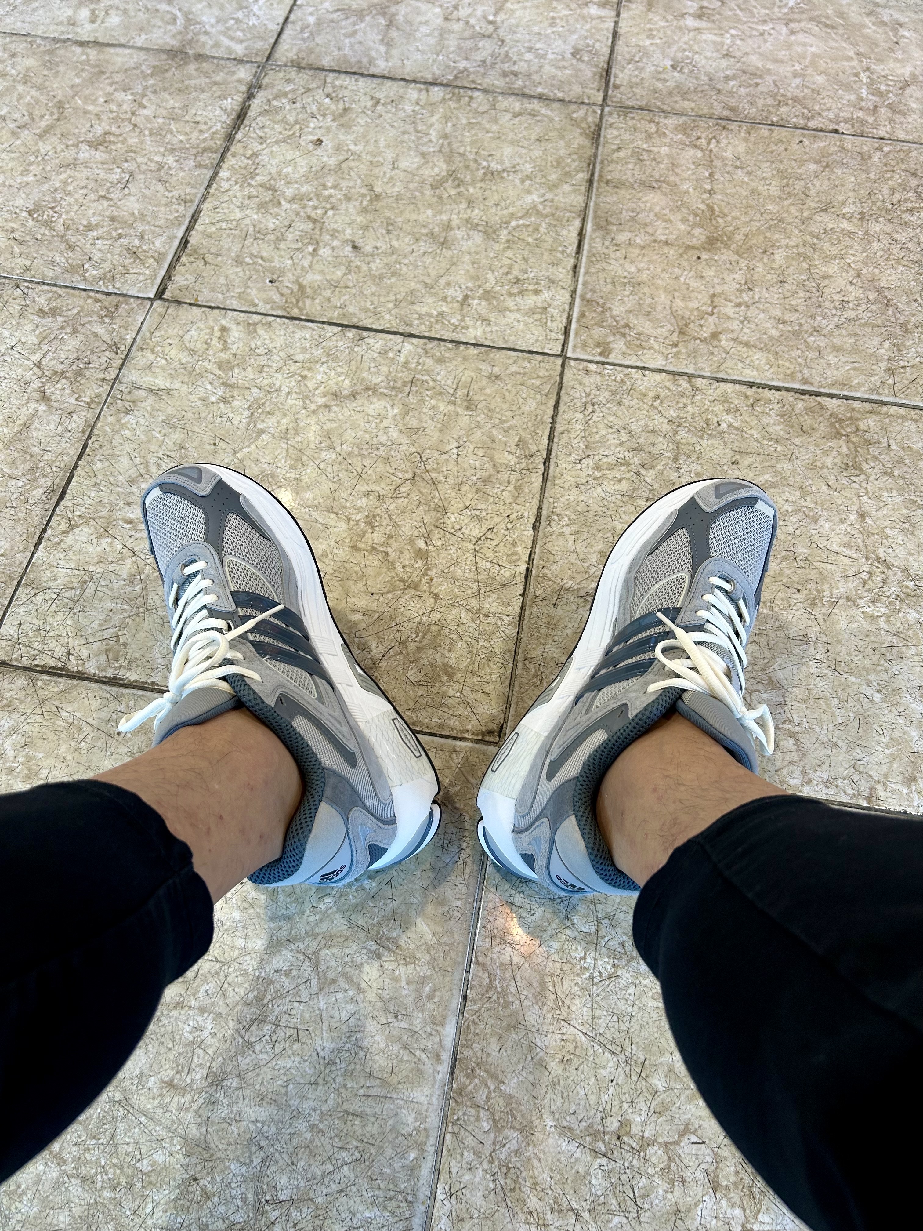 Adidas Response CL Grey 착용 스타일 - 1