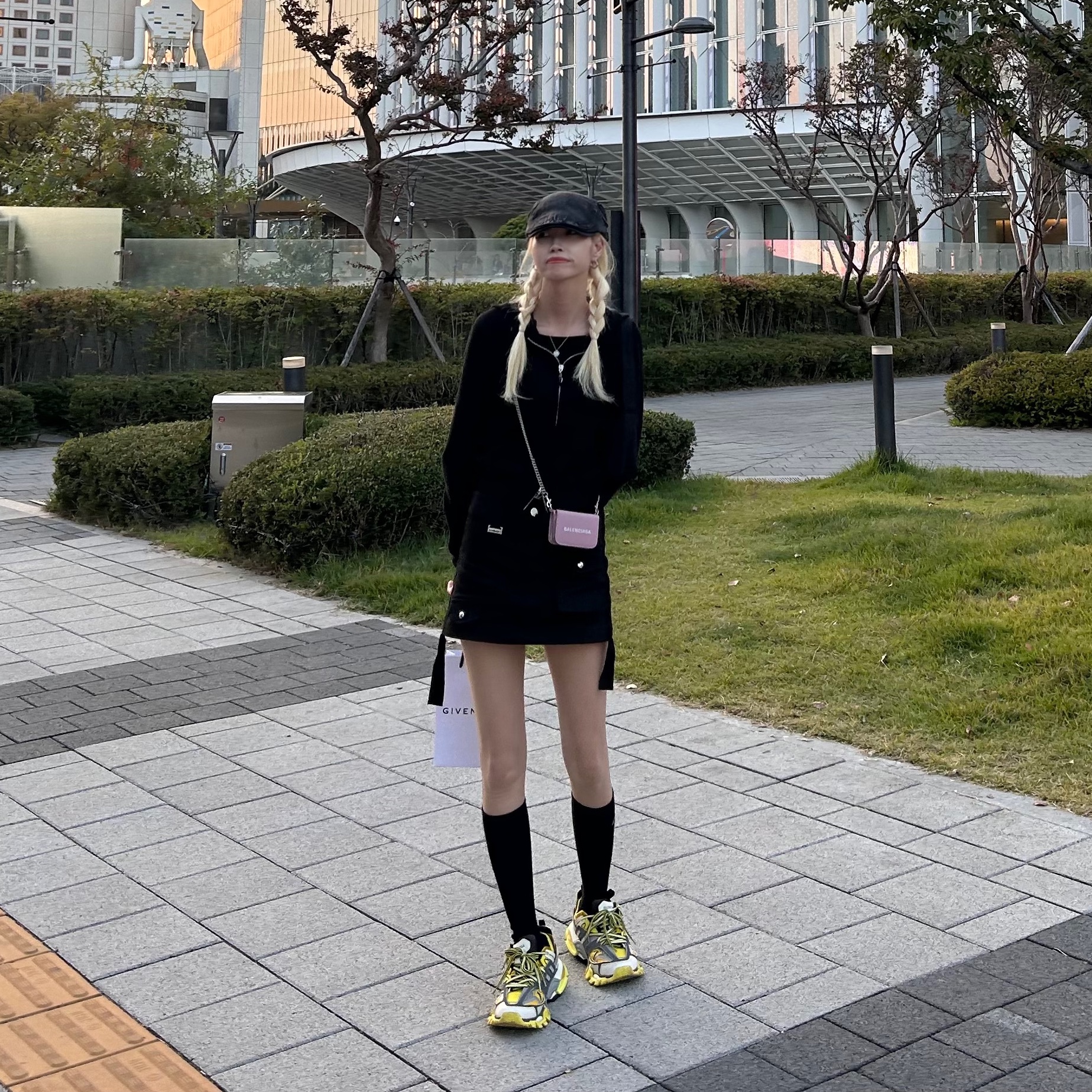 Balenciaga Track Sneakers Yellow Black White 2019 착용 스타일