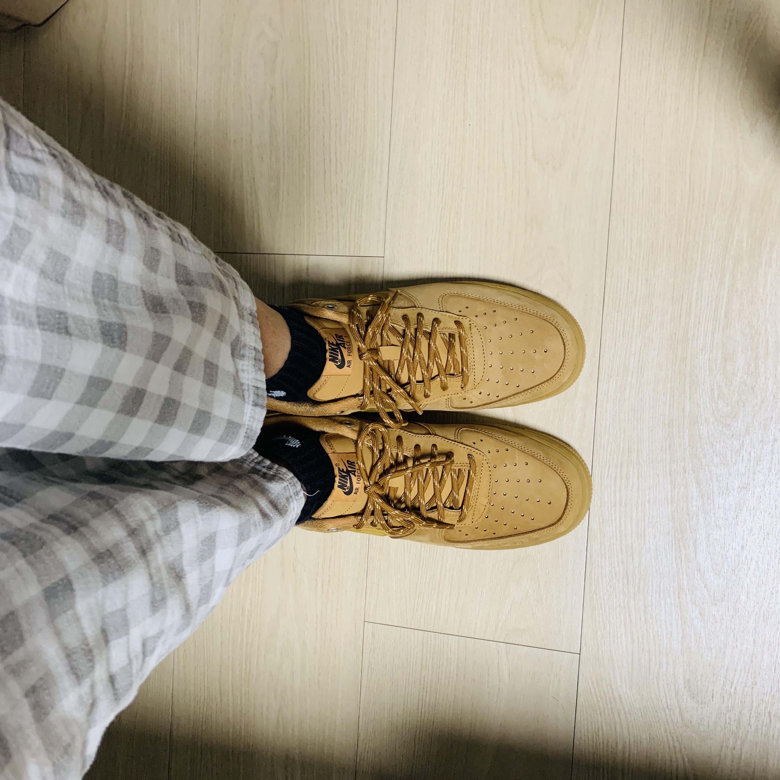 Nike Air Force 1 '07 WB Flax 착용 스타일 - 2