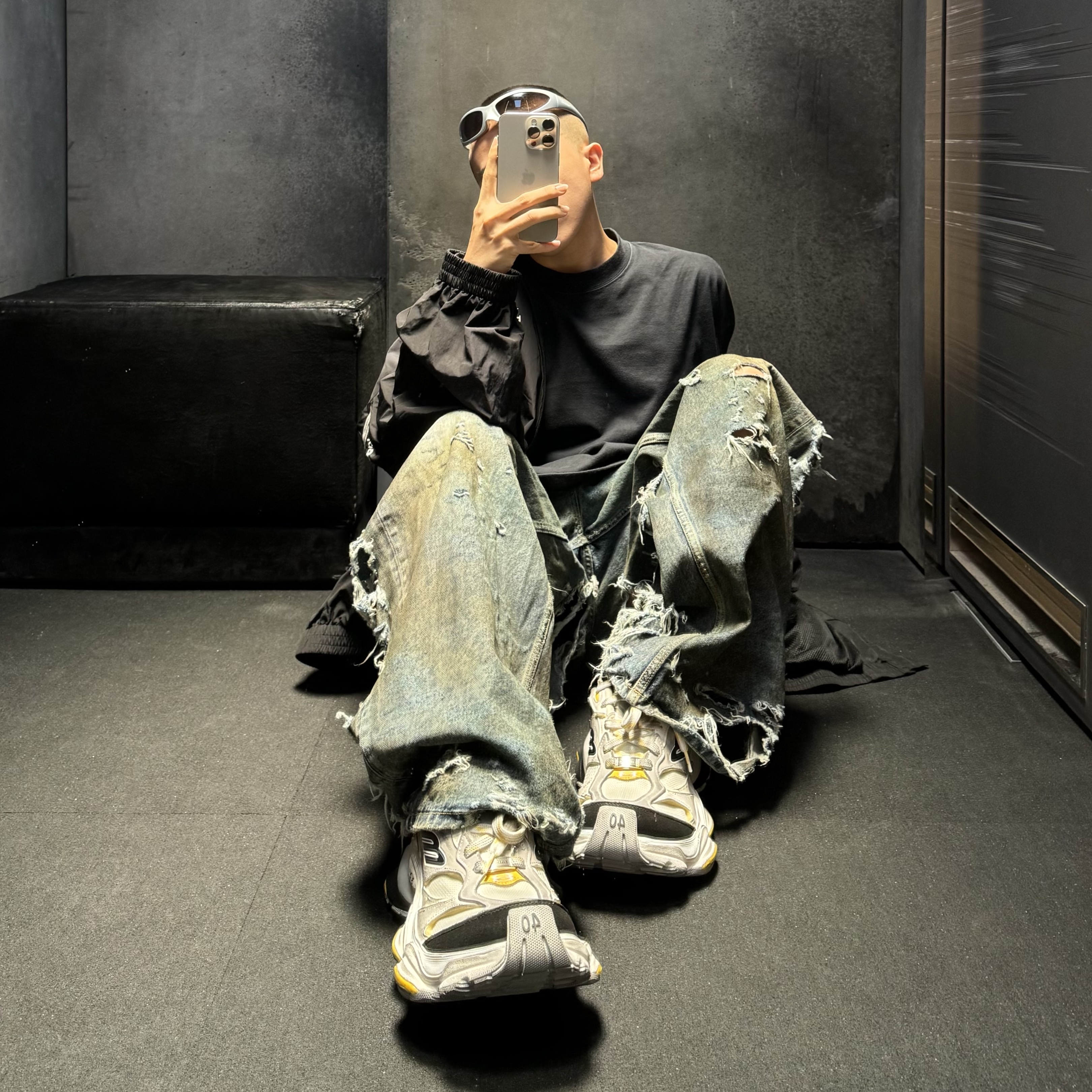 Balenciaga Cargo Sneakers Grey Black Yellow, (W) Balenciaga Cargo Sneakers Grey Black Yellow 착용 스타일 - 5