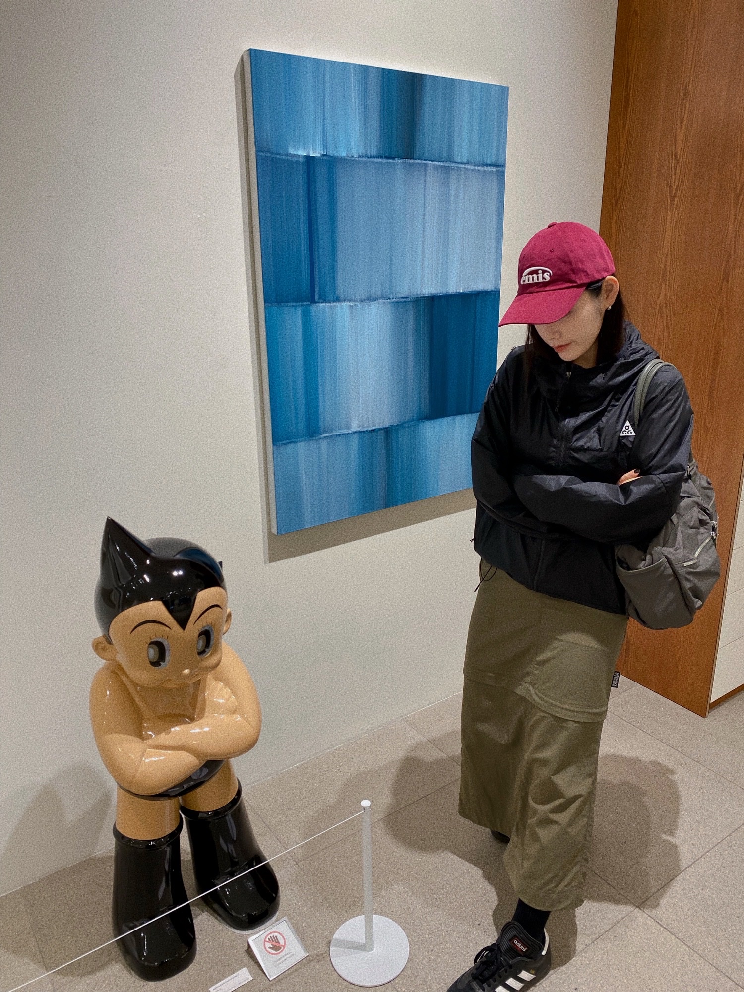 Matin Kim Cargo Sporty Tote Bag Khaki, Nike ACG Cinder Cone Windproof Jacket Black Anthracite - Asia 착용 스타일 - 1