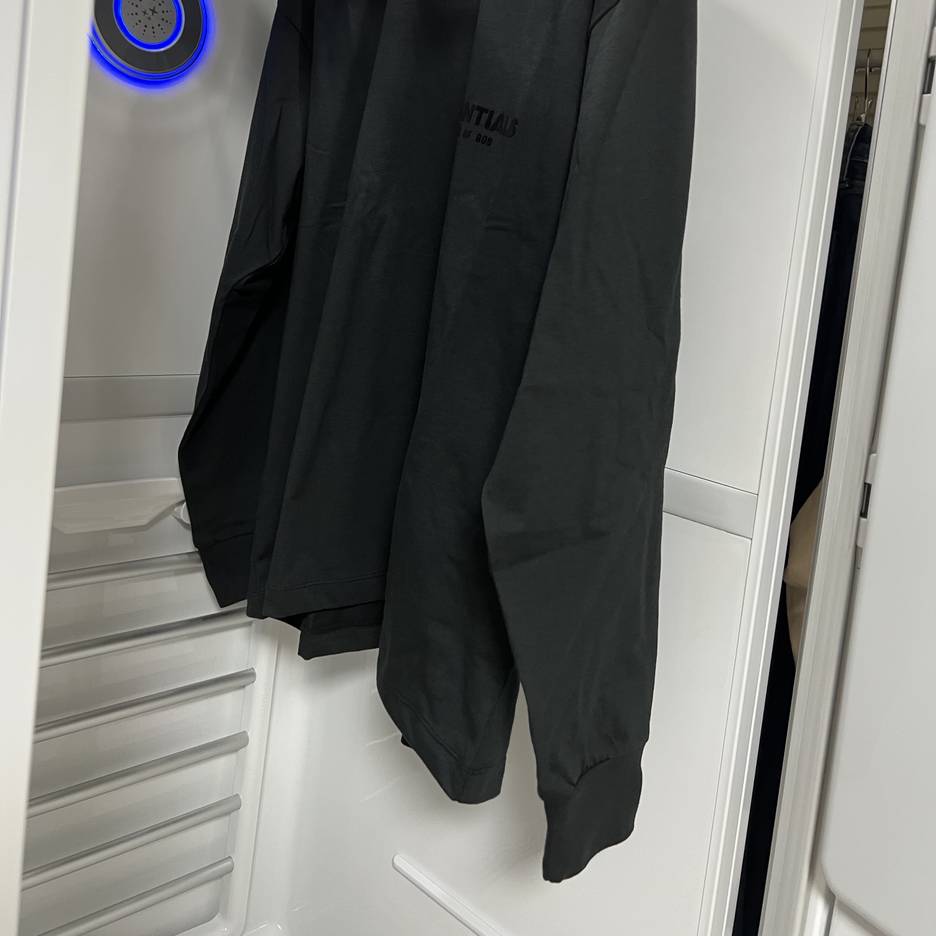 Essentials The Core Collection Long Sleeve T-Shirt Stretch Limo 착용 스타일