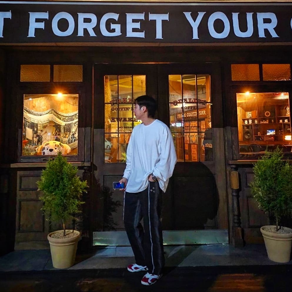 True Religion Origin Logo LS T-Shirt White, Jordan 6 Retro Carmine 2014 착용 스타일