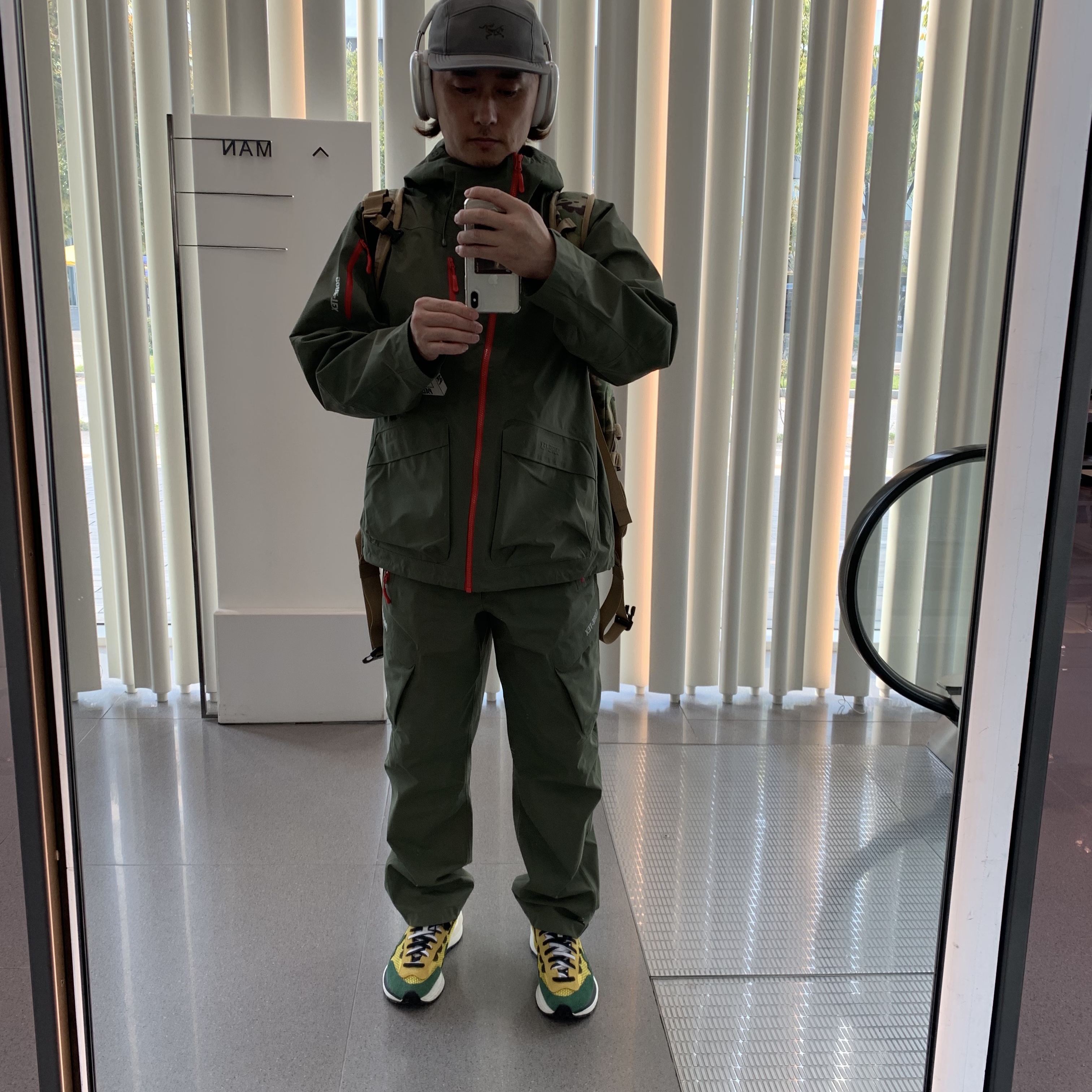 Arc'teryx Calidum 5 Panel Cap Forage, Palace Gore-Tex R-TEK Jacket Olive - 23FW 착용 스타일