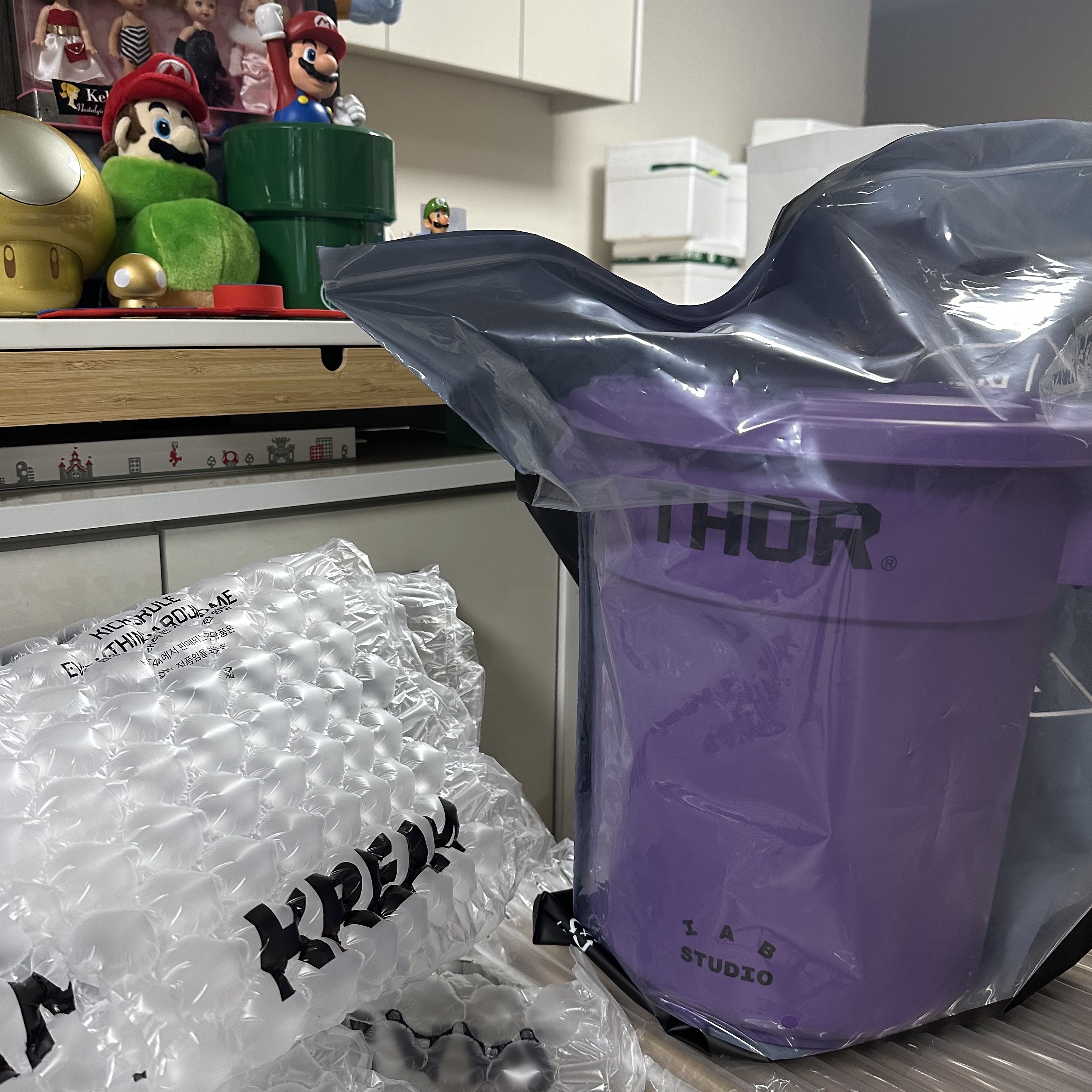 IAB Studio x Thor Round Container Purple (12L & Mini) 착용 스타일