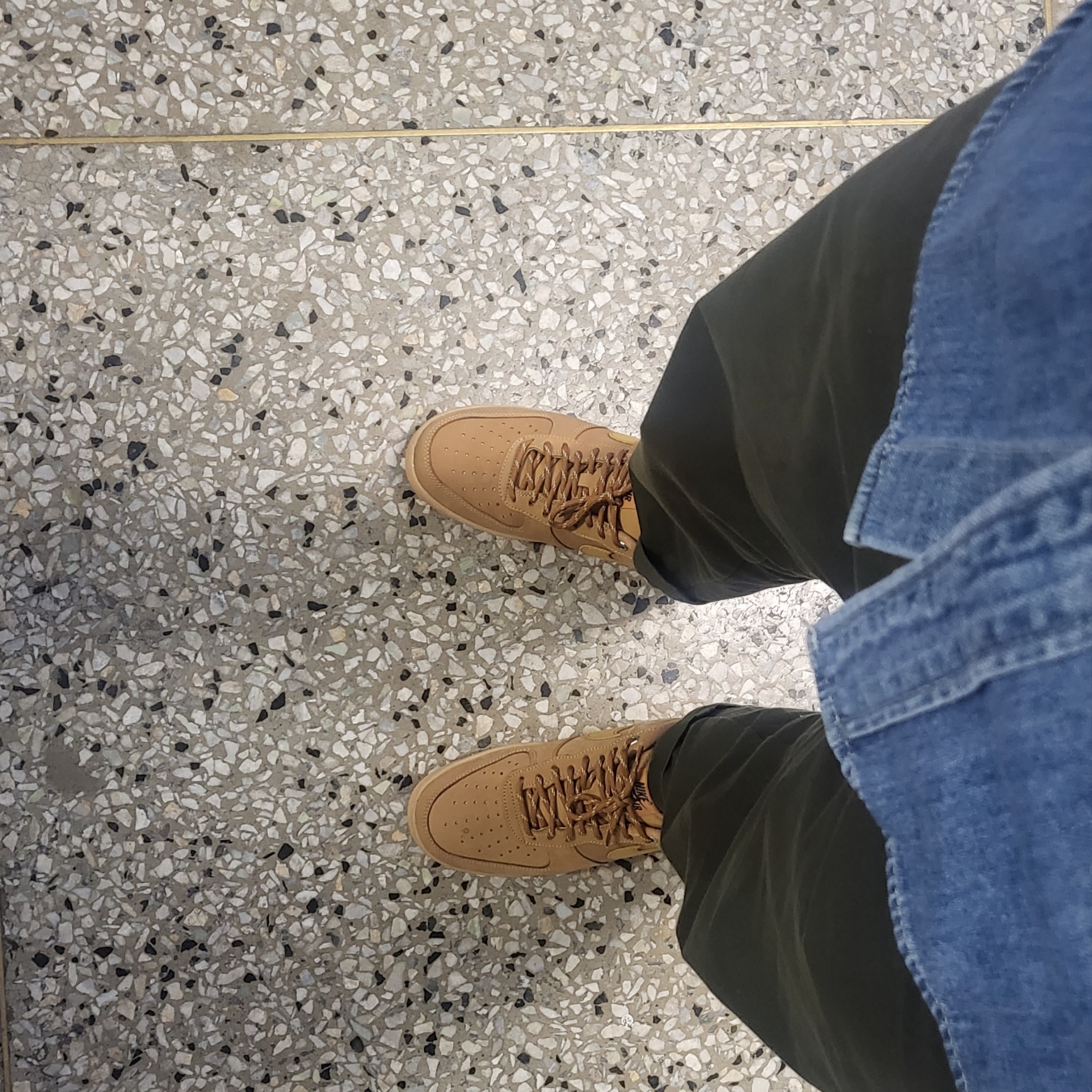 Nike Air Force 1 '07 WB Flax 착용 스타일 - 2
