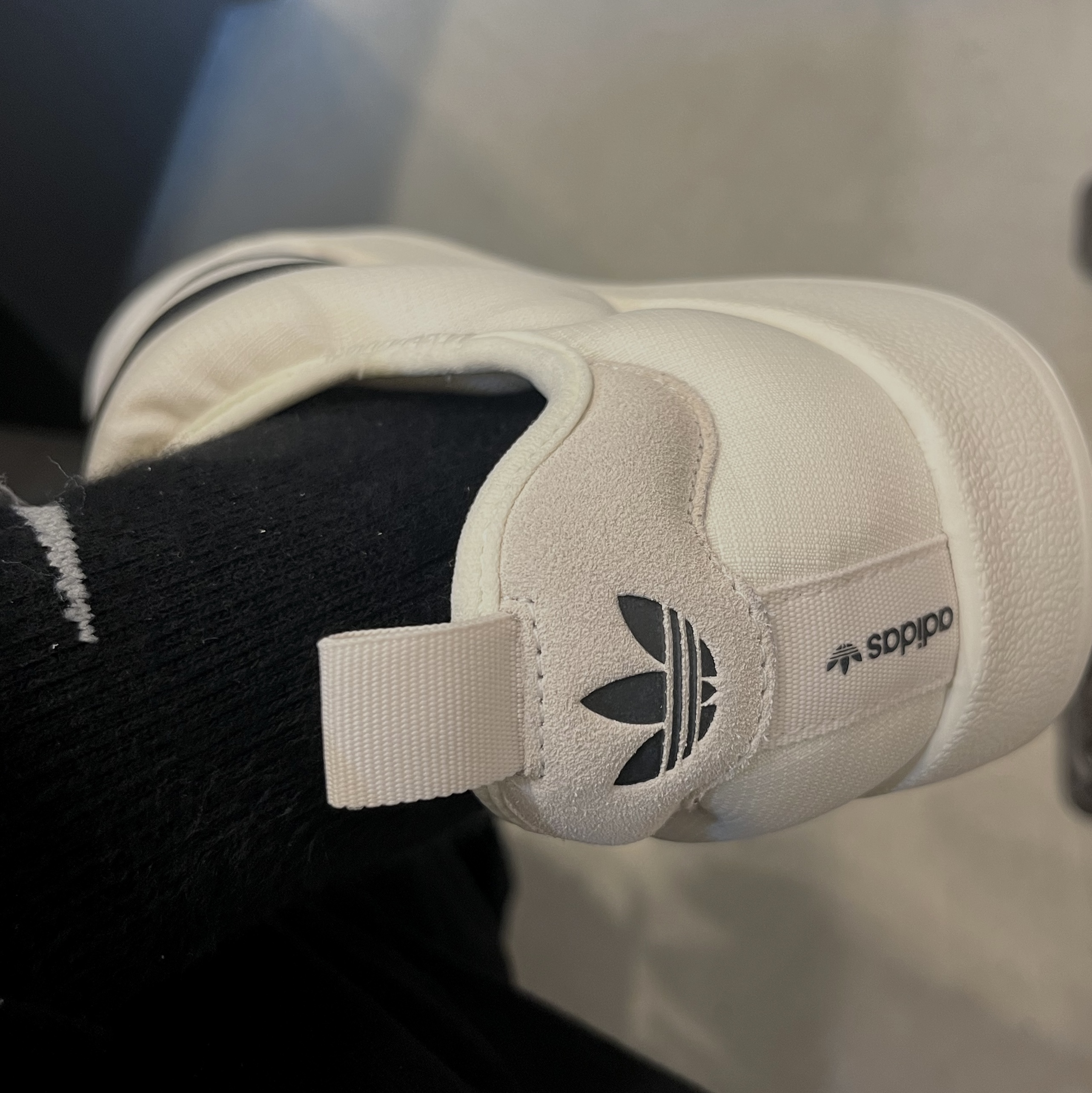 Adidas Puffylette Off White 착용 스타일 - 2