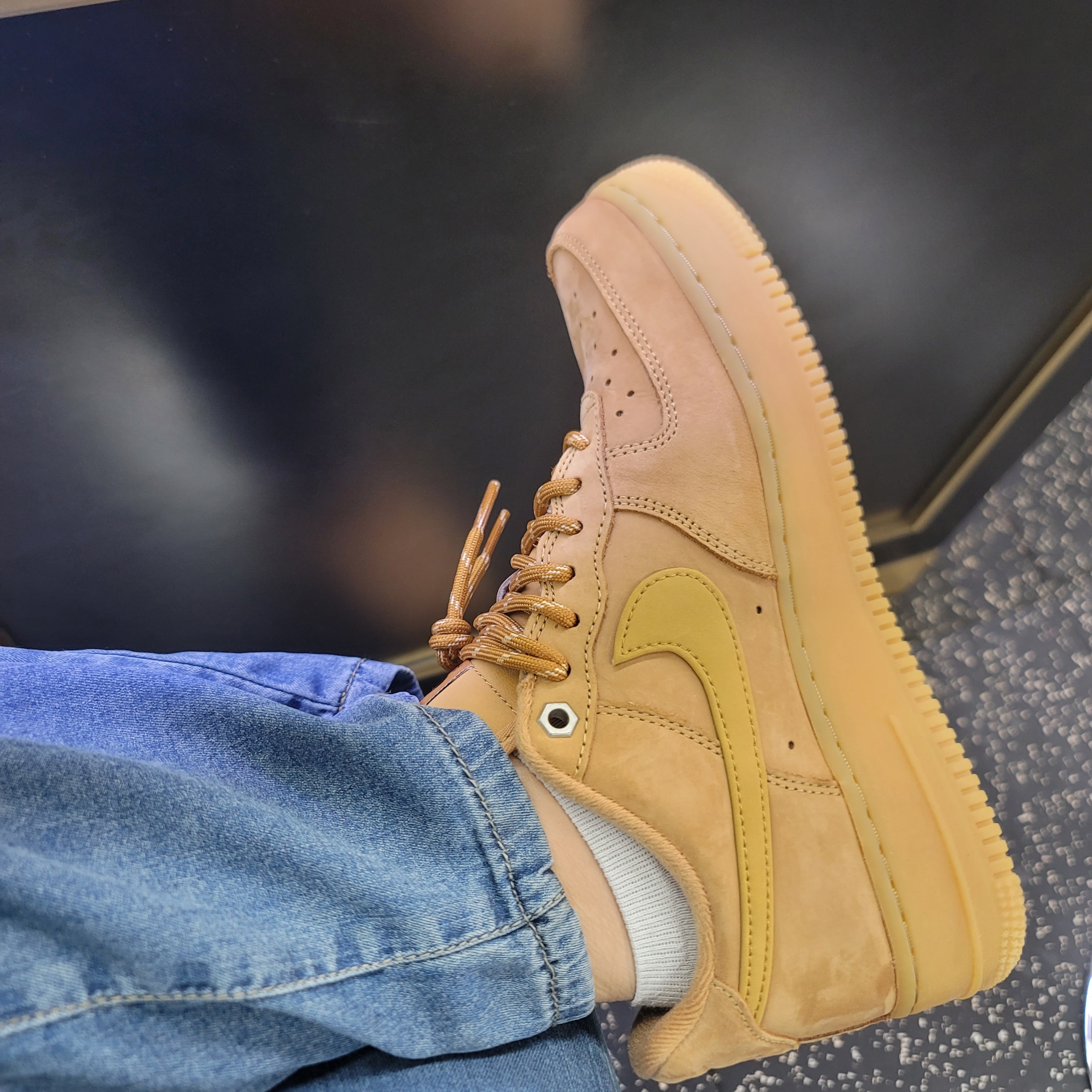 Nike Air Force 1 '07 WB Flax 착용 스타일
