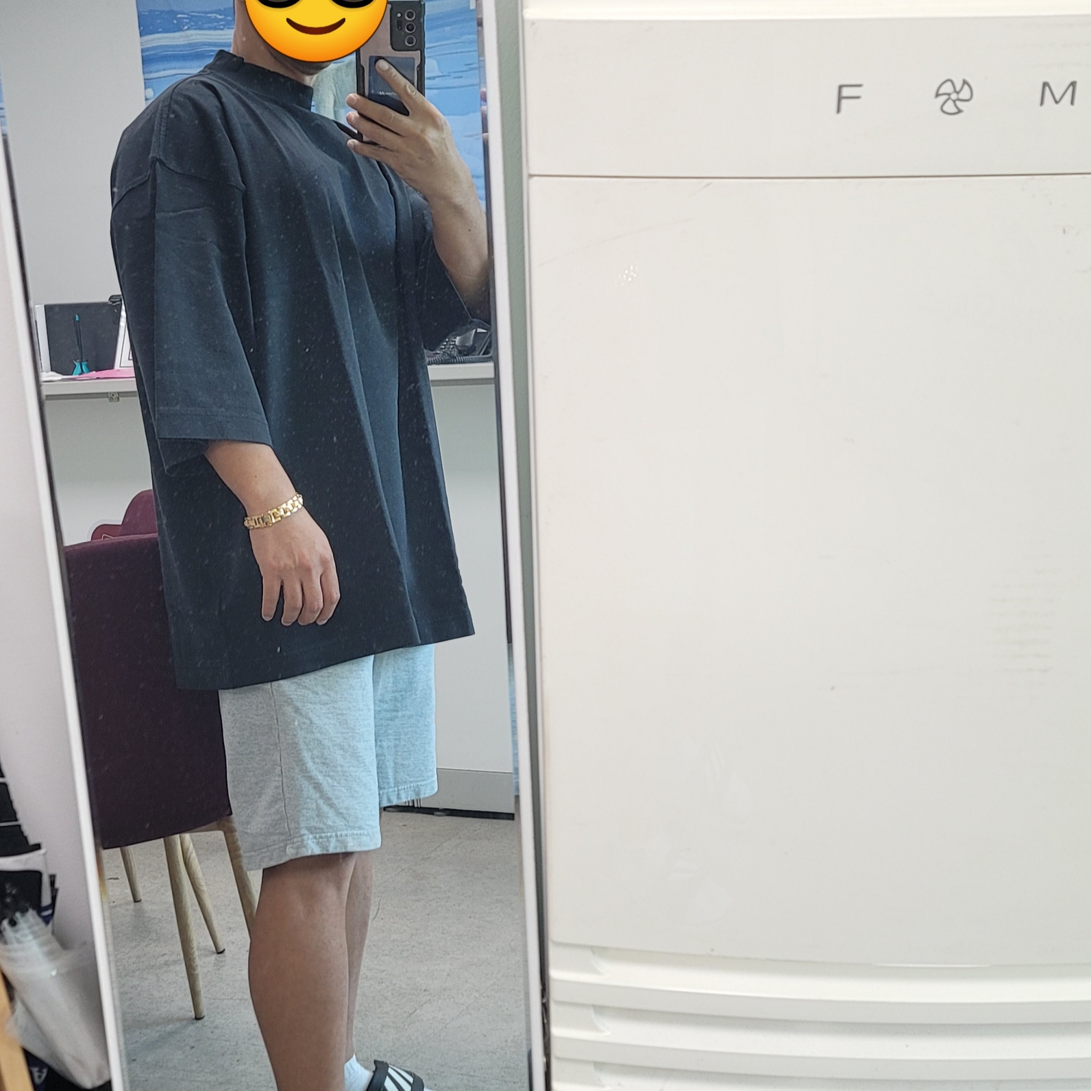 Yeezy Gap Engineered By Balenciaga Dove 3/4 Sleeve T-Shirt Black 착용 스타일 - 1