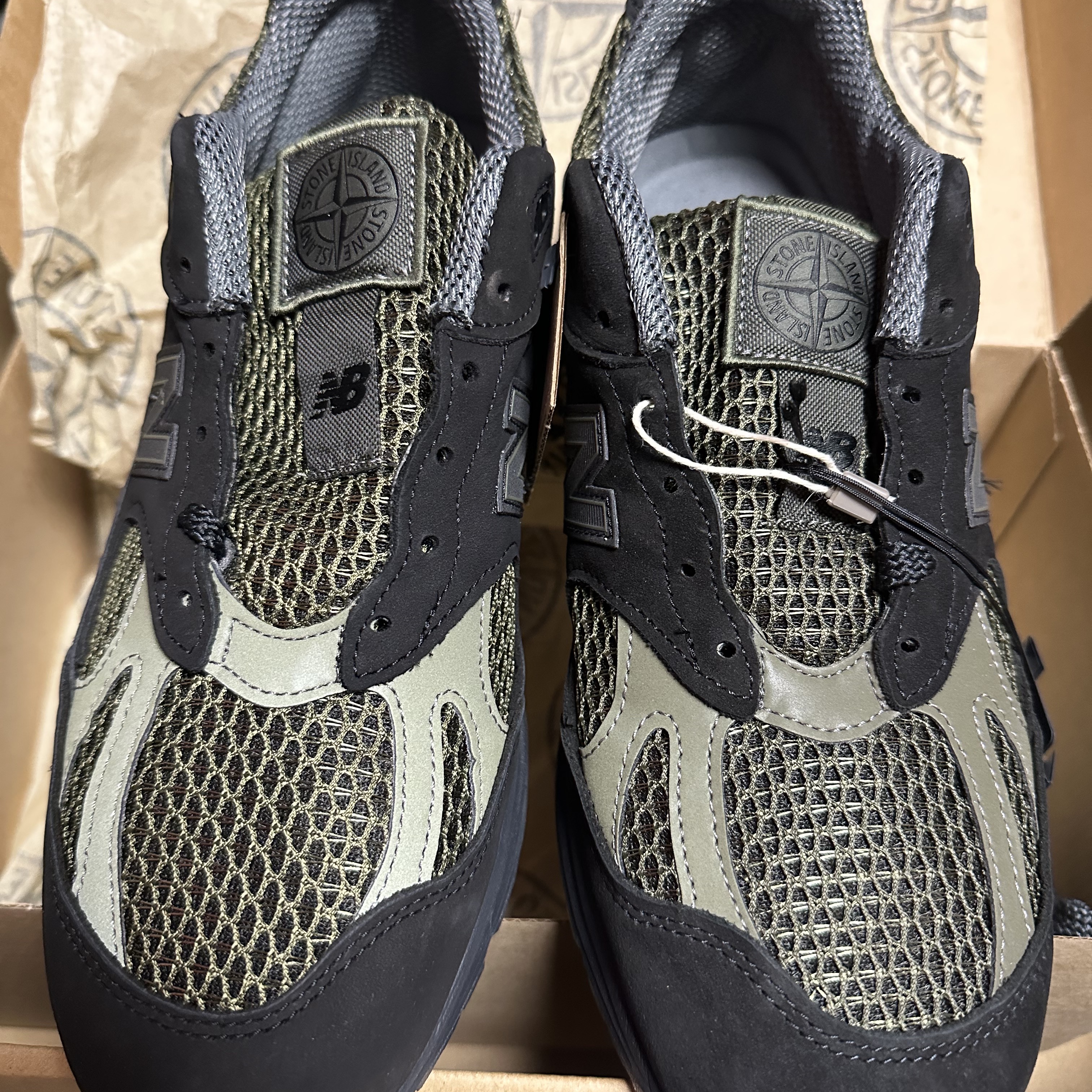 New Balance x Stone Island 991v2 Made in UK Black Olive Night 착용 스타일 - 3