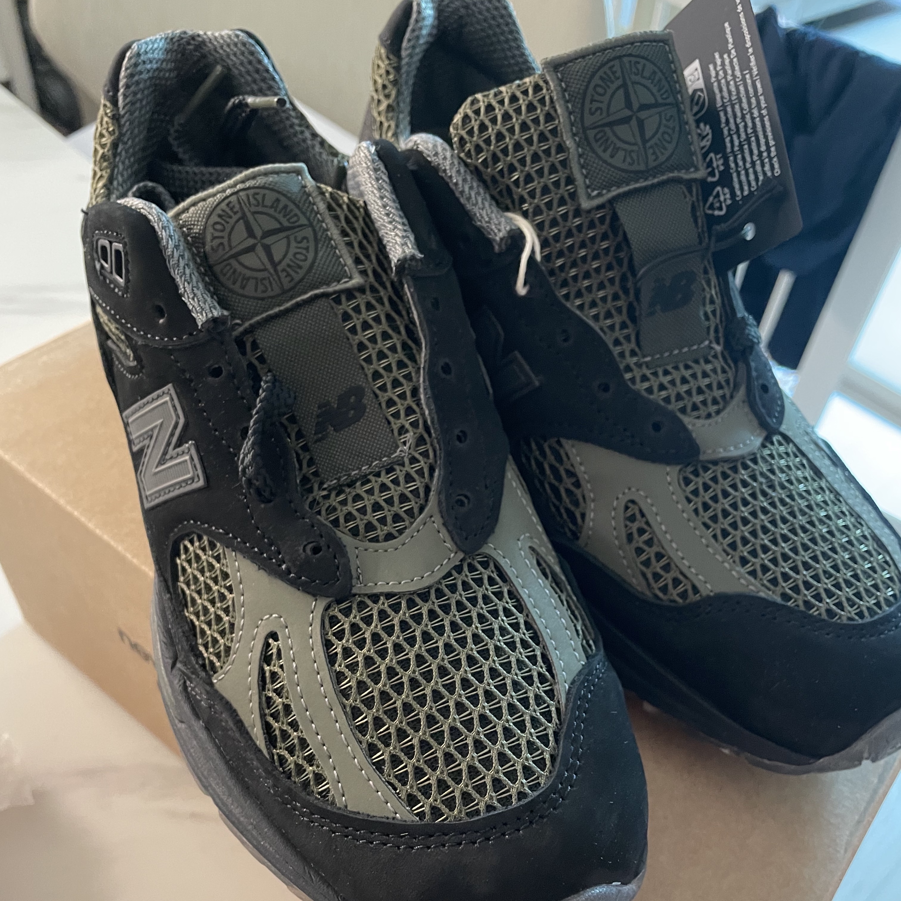 New Balance x Stone Island 991v2 Made in UK Black Olive Night 착용 스타일 - 4