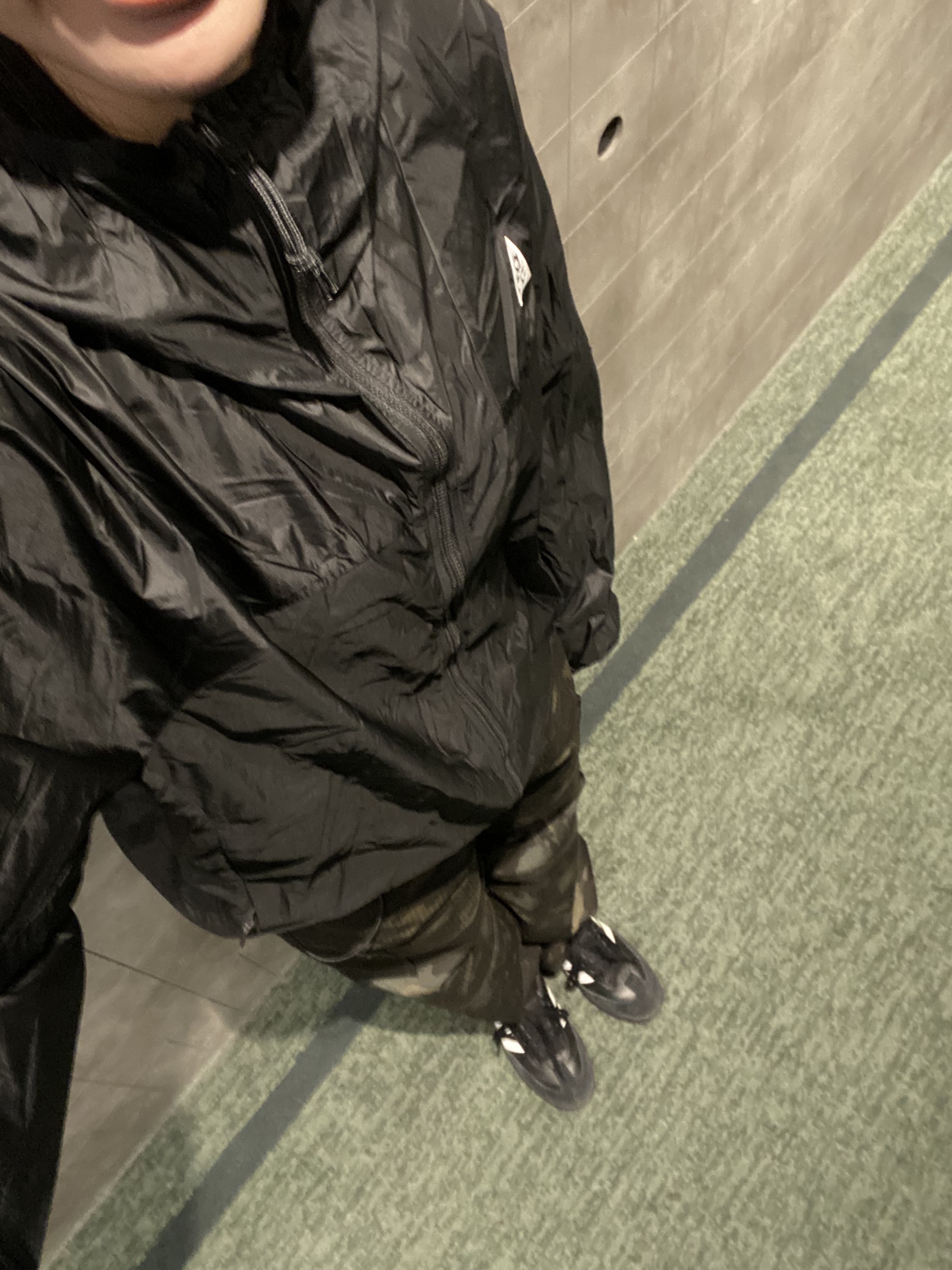 Matin Kim Cargo Sporty Tote Bag Khaki, Nike ACG Cinder Cone Windproof Jacket Black Anthracite - Asia 착용 스타일 - 5