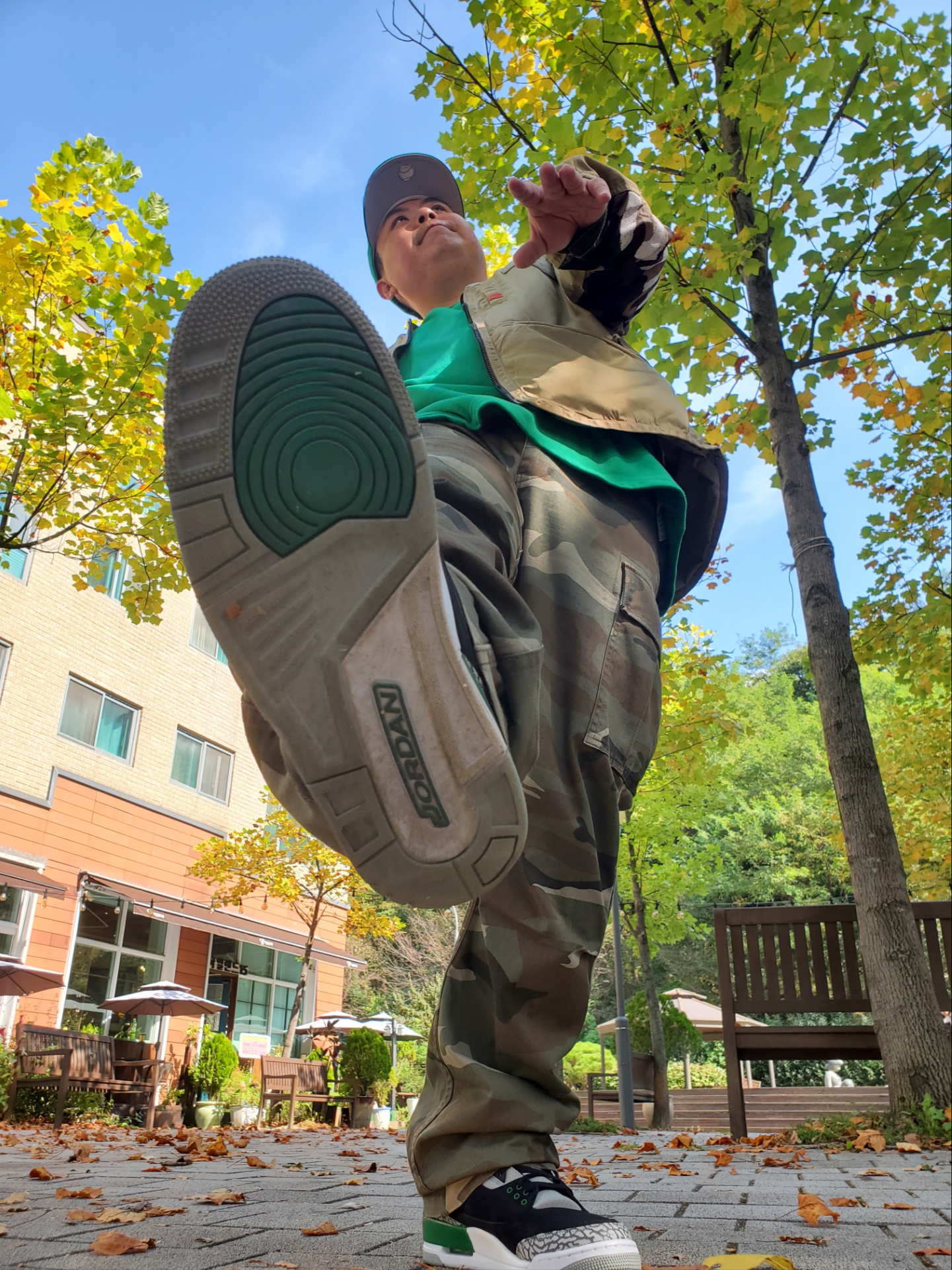 Jordan 3 Retro Pine Green, Essentials x New Era Sized Cap Kelly Green 착용 스타일 - 2