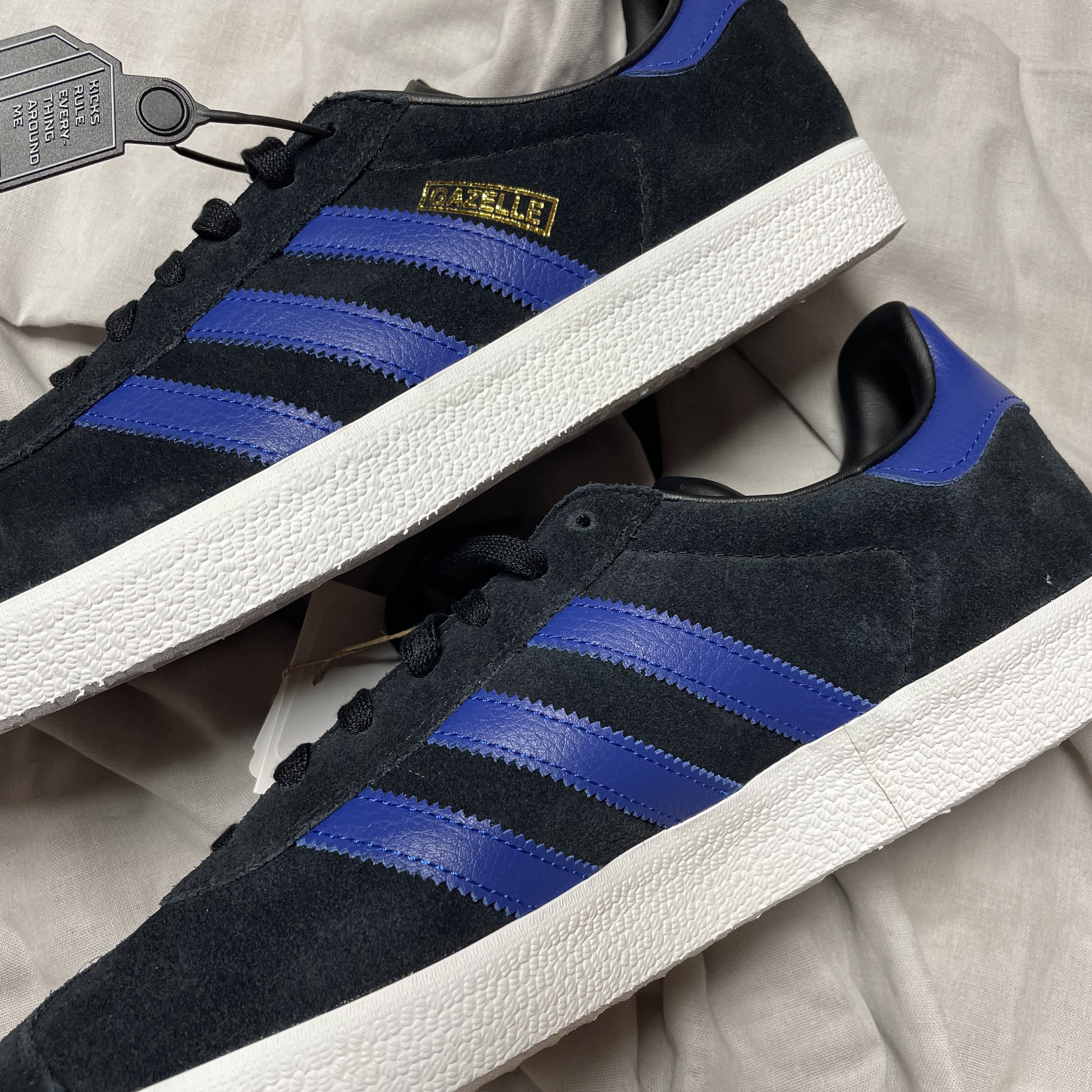 Adidas Gazelle Core Black Collegiate Royal 착용 스타일