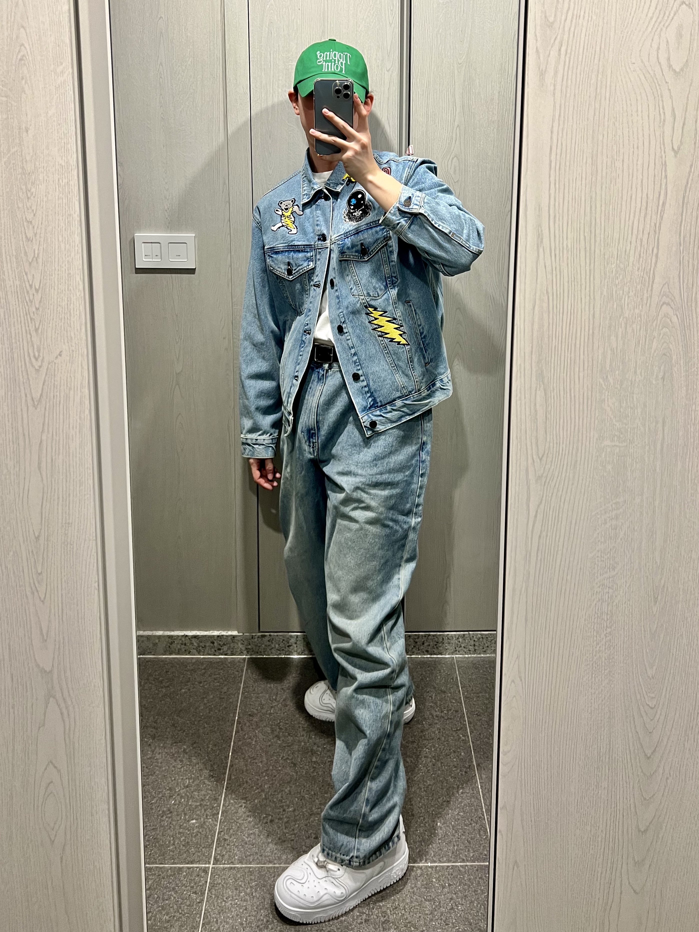 Thisisneverthat x Grateful Dead Lightning Denim Carpenter Pant Washed Blue, Thisisneverthat x Grateful Dead Lightning Trucker Jacket Washed Blue 착용 스타일