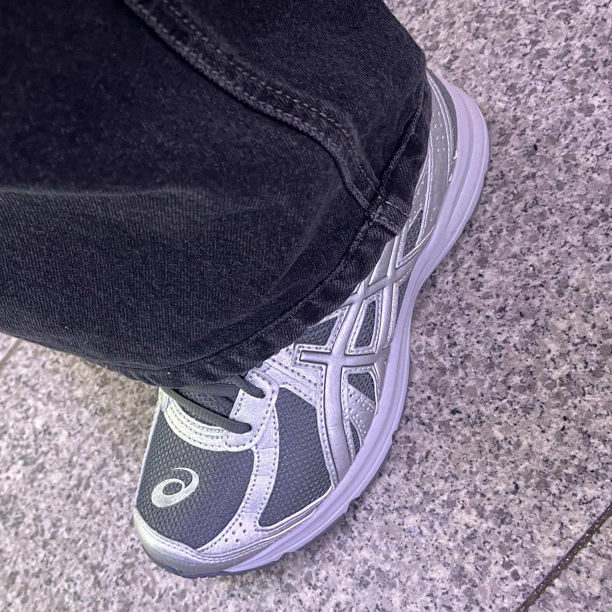 Asics Jog 100 S SMU Sheet Rock Pure Silver - 2E Wide 착용 스타일 - 2
