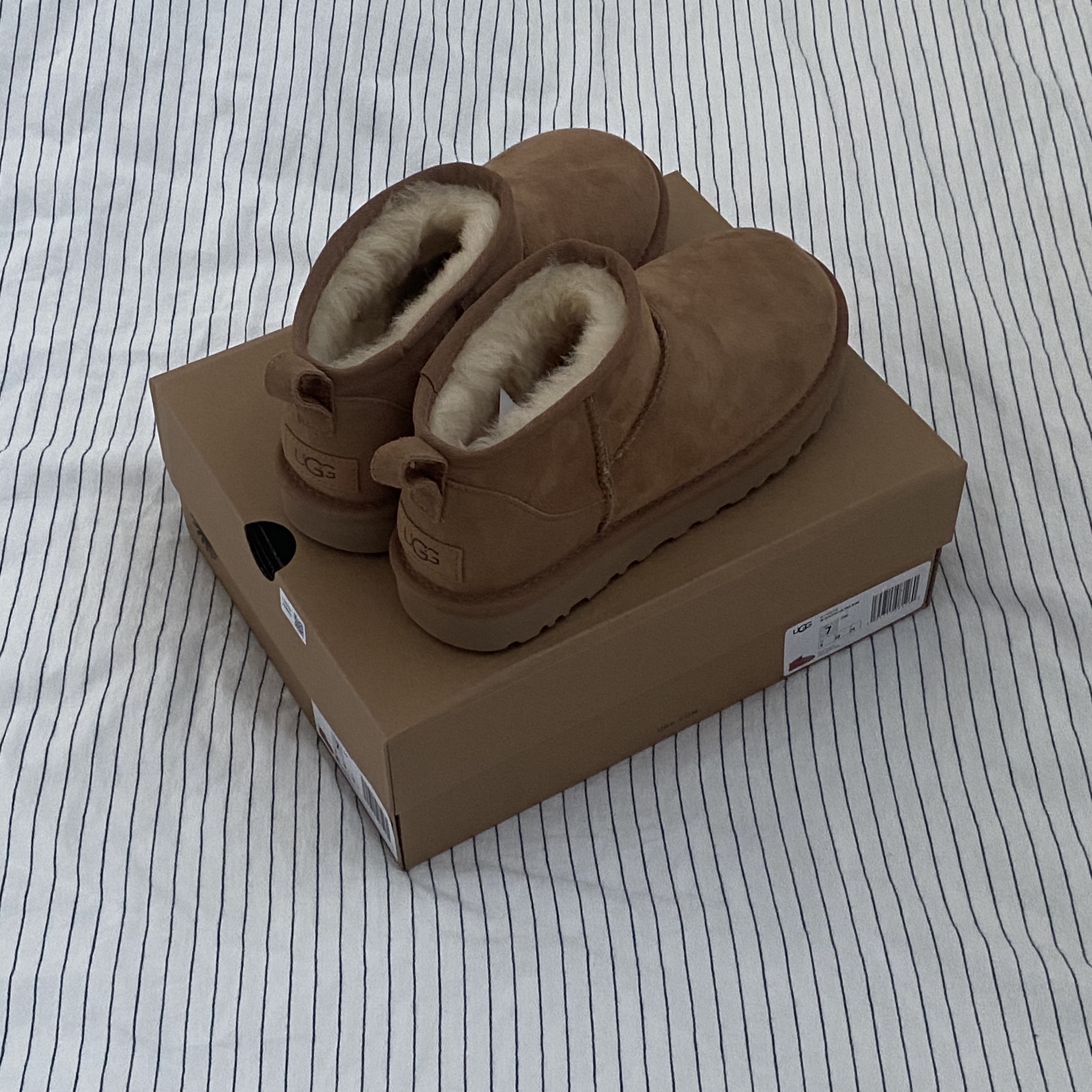 (W) UGG Classic Ultra Mini Boots Chestnut 착용 스타일