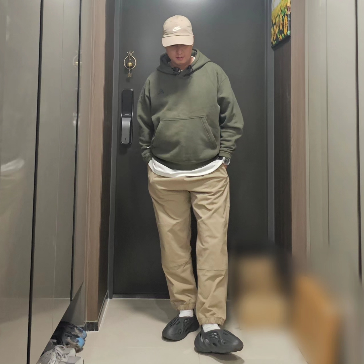 Nike ACG Pullover Hood Cargo Khaki - Asia, Nike ACG Trail Pants Khaki Summit White - Asia 착용 스타일 - 4