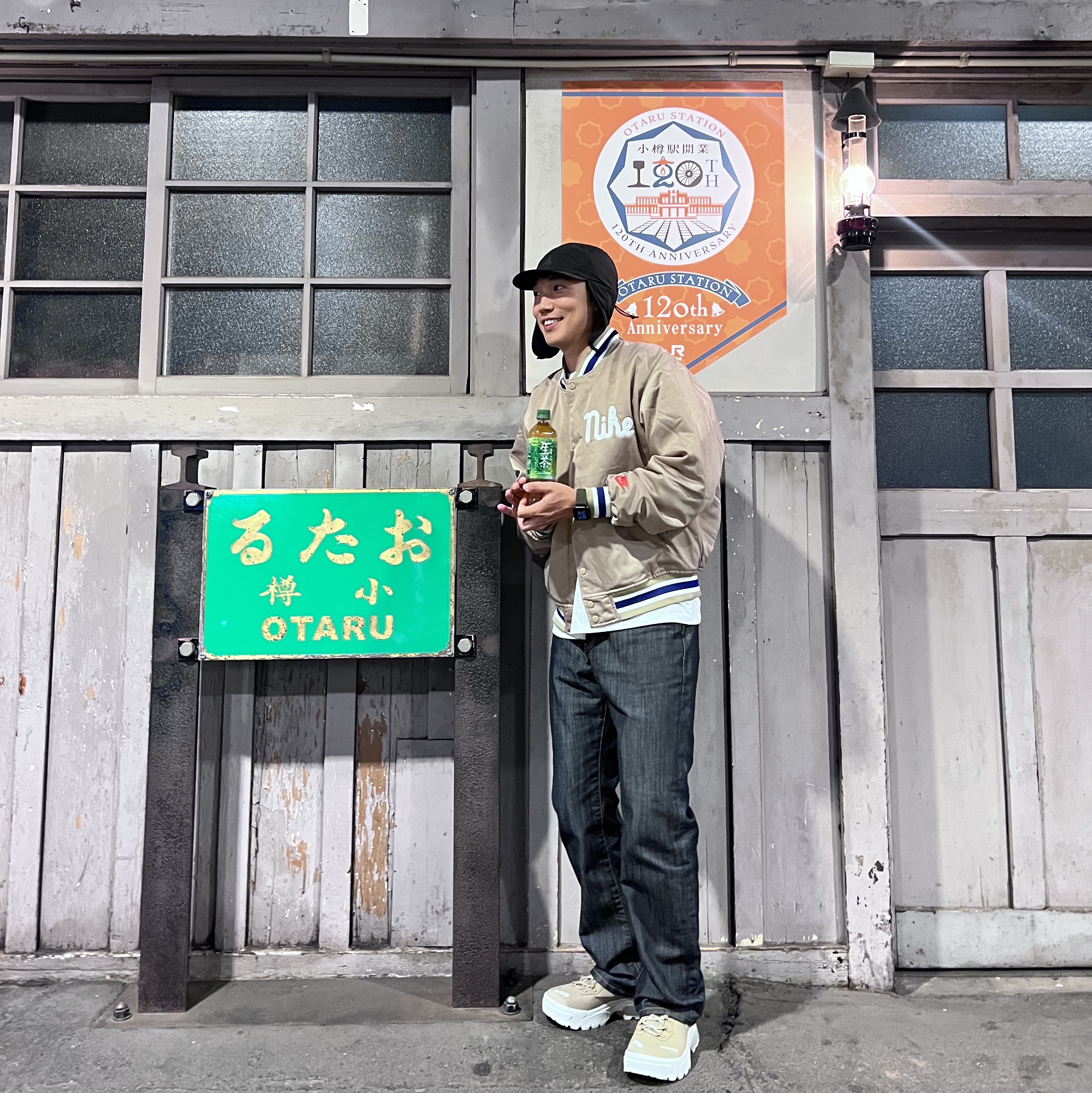 Nike ACG Air Zoom Gaiadome Gore-Tex Khaki Light Bone, Nike ACG Warm AW84 Cap Black Anthracite 착용 스타일