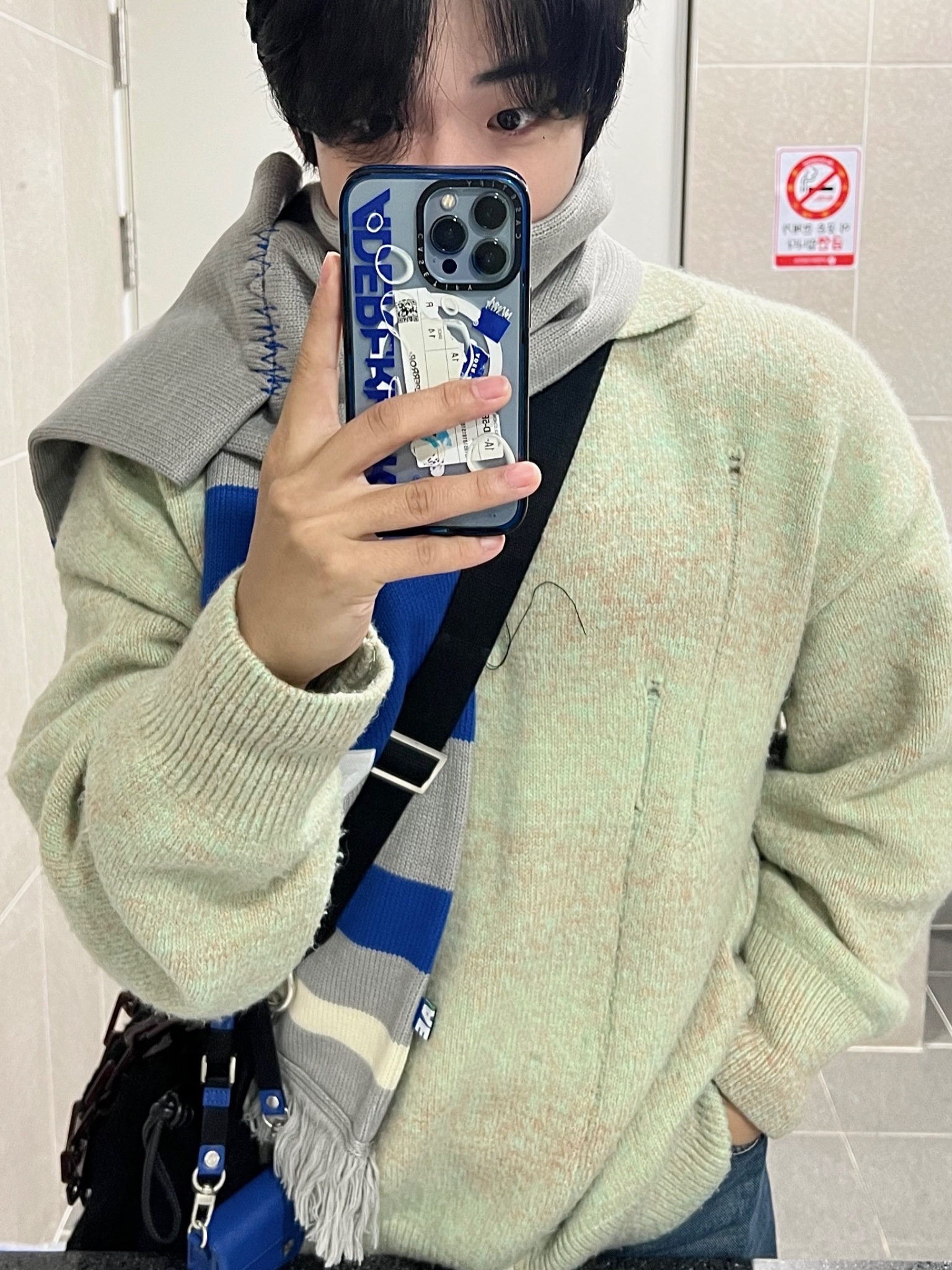 Casetify x Ader Error iPhone Sticker Magsafe Case Clear, Ader Error Prato AirPods Pouch Z-Blue 착용 스타일 - 2