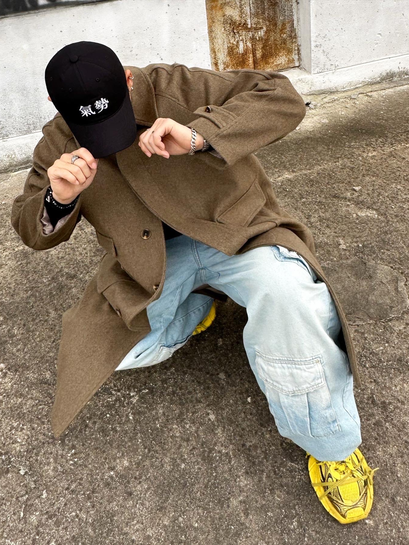 Balenciaga 3XL Sneakers Yellow Black, Zara Utility Cargo Jeans Blue 착용 스타일 - 2