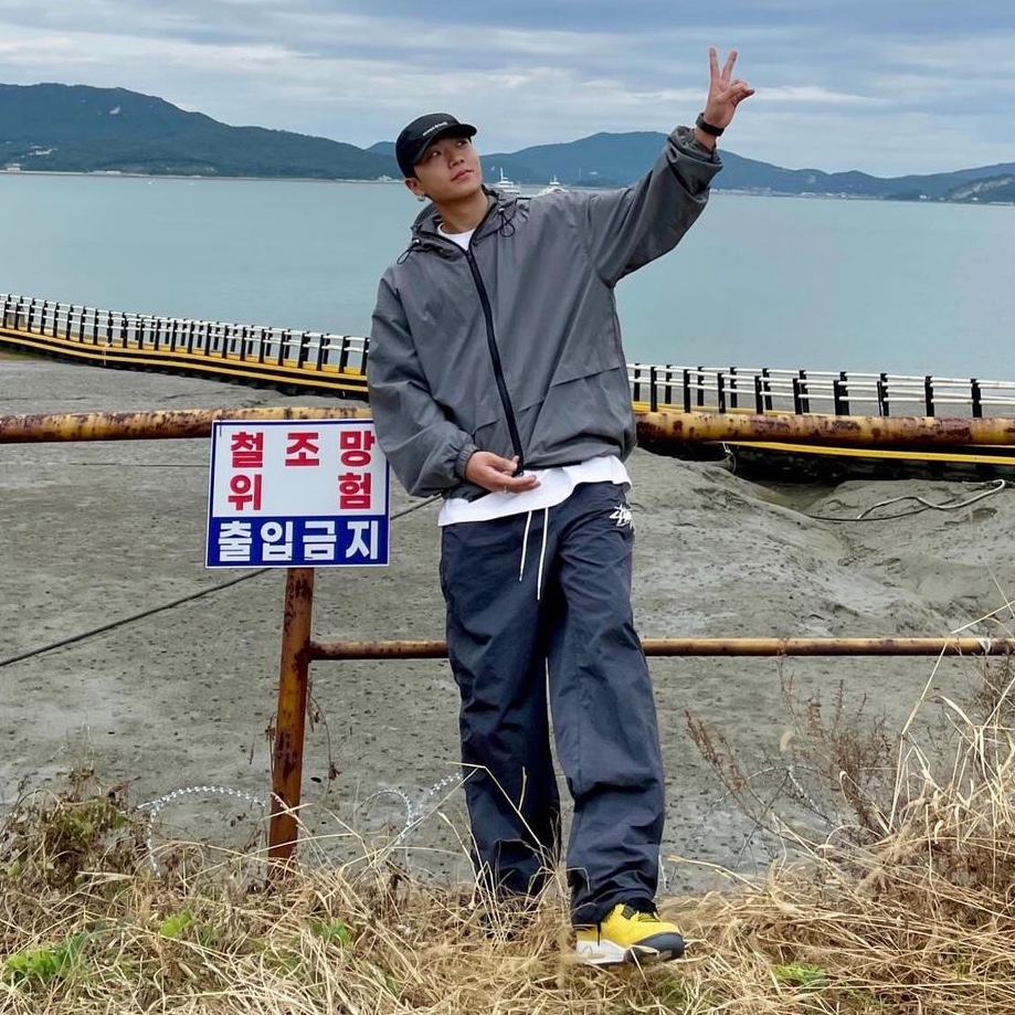 Jordan 4 Retro Tour Yellow, Nike x Stussy Beach Pants Off Noir 착용 스타일 - 1