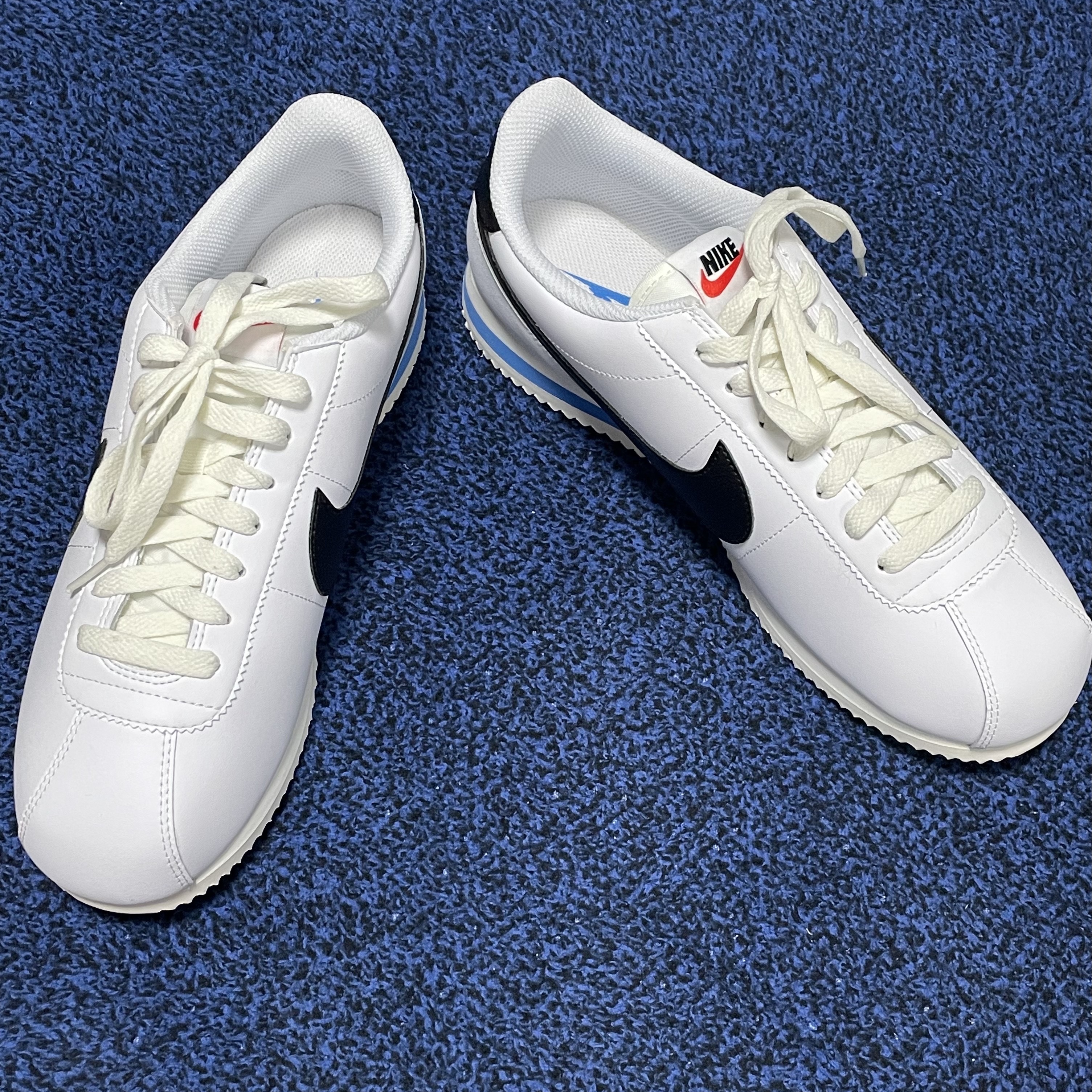 Nike Cortez White and Black 착용 스타일