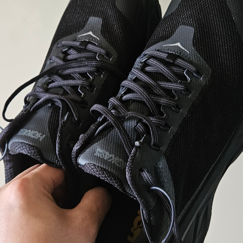 Hoka Challenger ATR 5 Gore-Tex Anthracite 착용 스타일