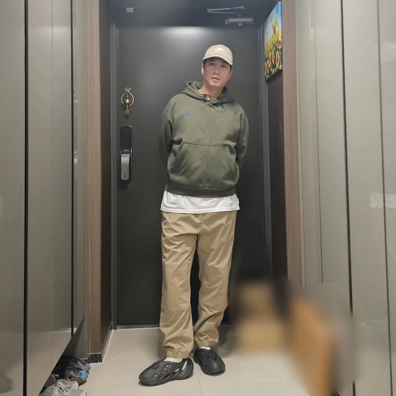 Nike ACG Pullover Hood Cargo Khaki - Asia, Nike ACG Trail Pants Khaki Summit White - Asia 착용 스타일 - 3