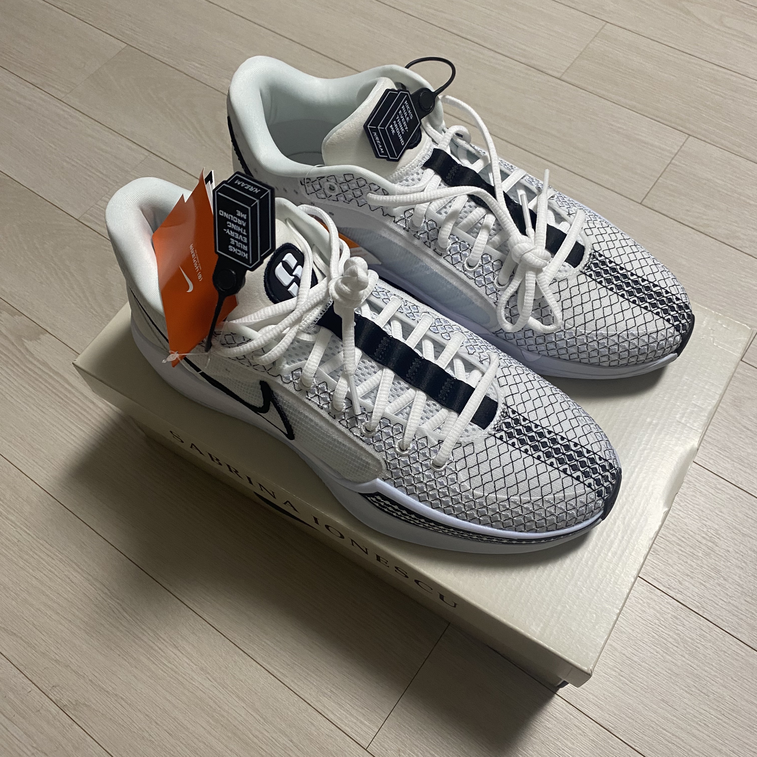 Nike Sabrina 1 EP Magnetic 착용 스타일 - 3