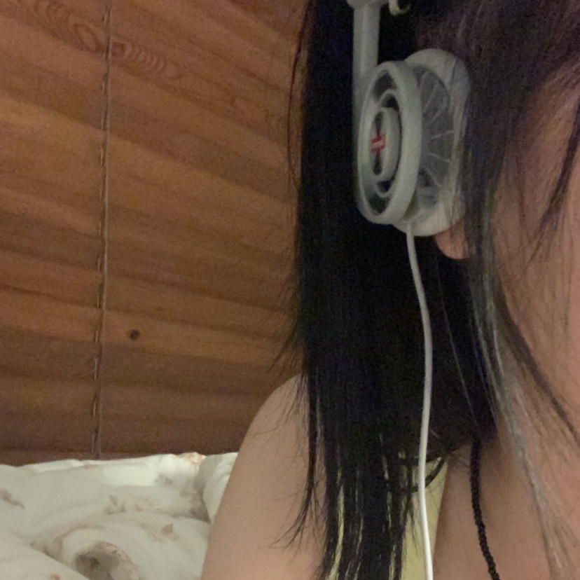 Supreme x Koss Portapro Headphones Silver - 23FW 착용 스타일 - 1