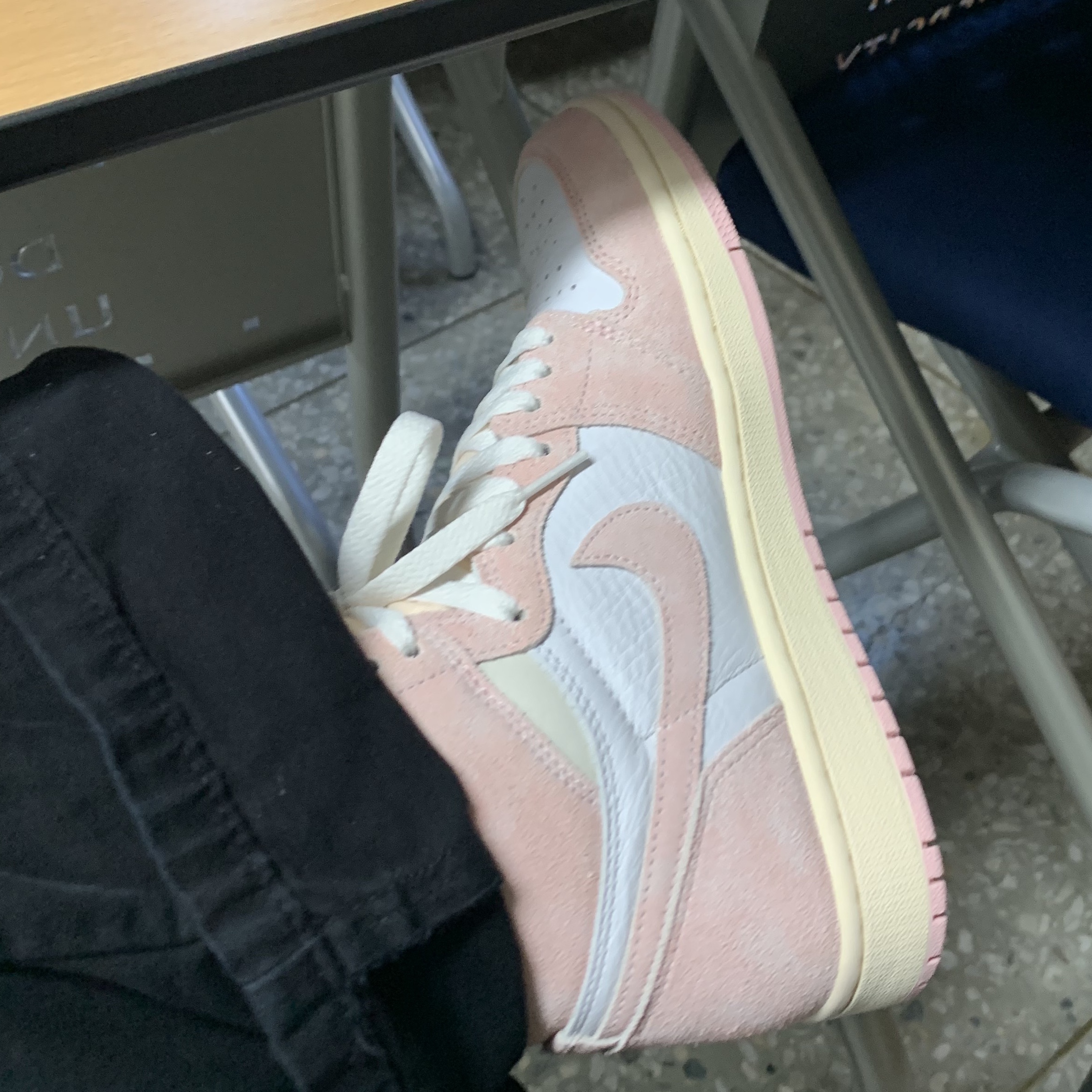 (W) Jordan 1 Retro High OG Coconut Milk and Sail 착용 스타일