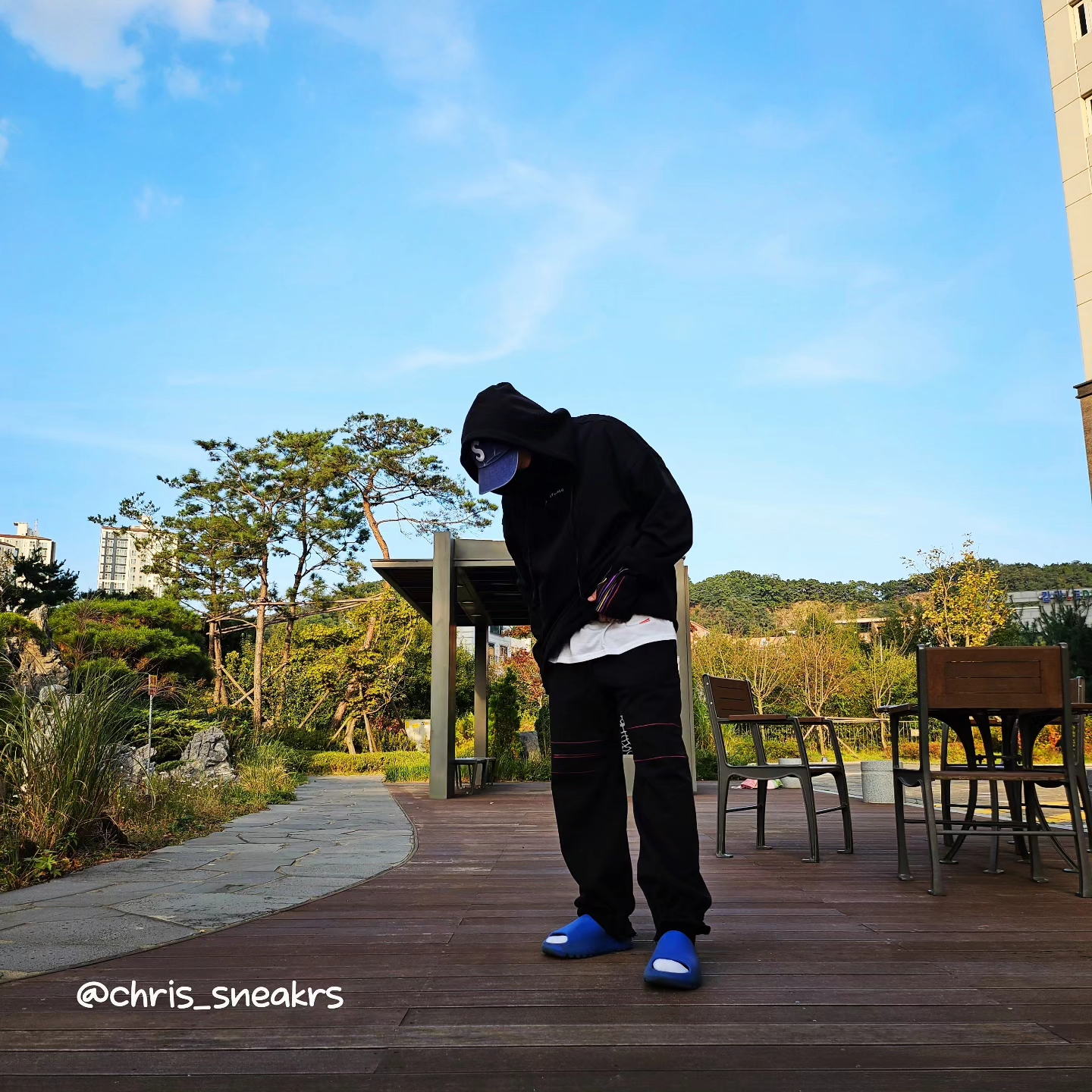 Adidas Yeezy Slide Azure, Supreme Pigment Canvas S Logo 6-Panel Navy - 23SS 착용 스타일 - 4