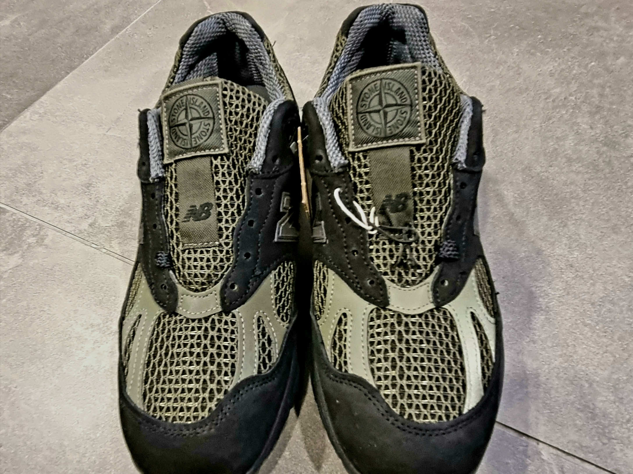 New Balance x Stone Island 991v2 Made in UK Black Olive Night 착용 스타일 - 3