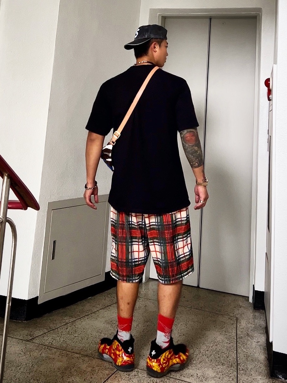 Supreme Pigment Canvas S Logo 6-Panel Black - 23SS, Supreme Intarsia Spellout S/S Top Black - 21SS 착용 스타일 - 3