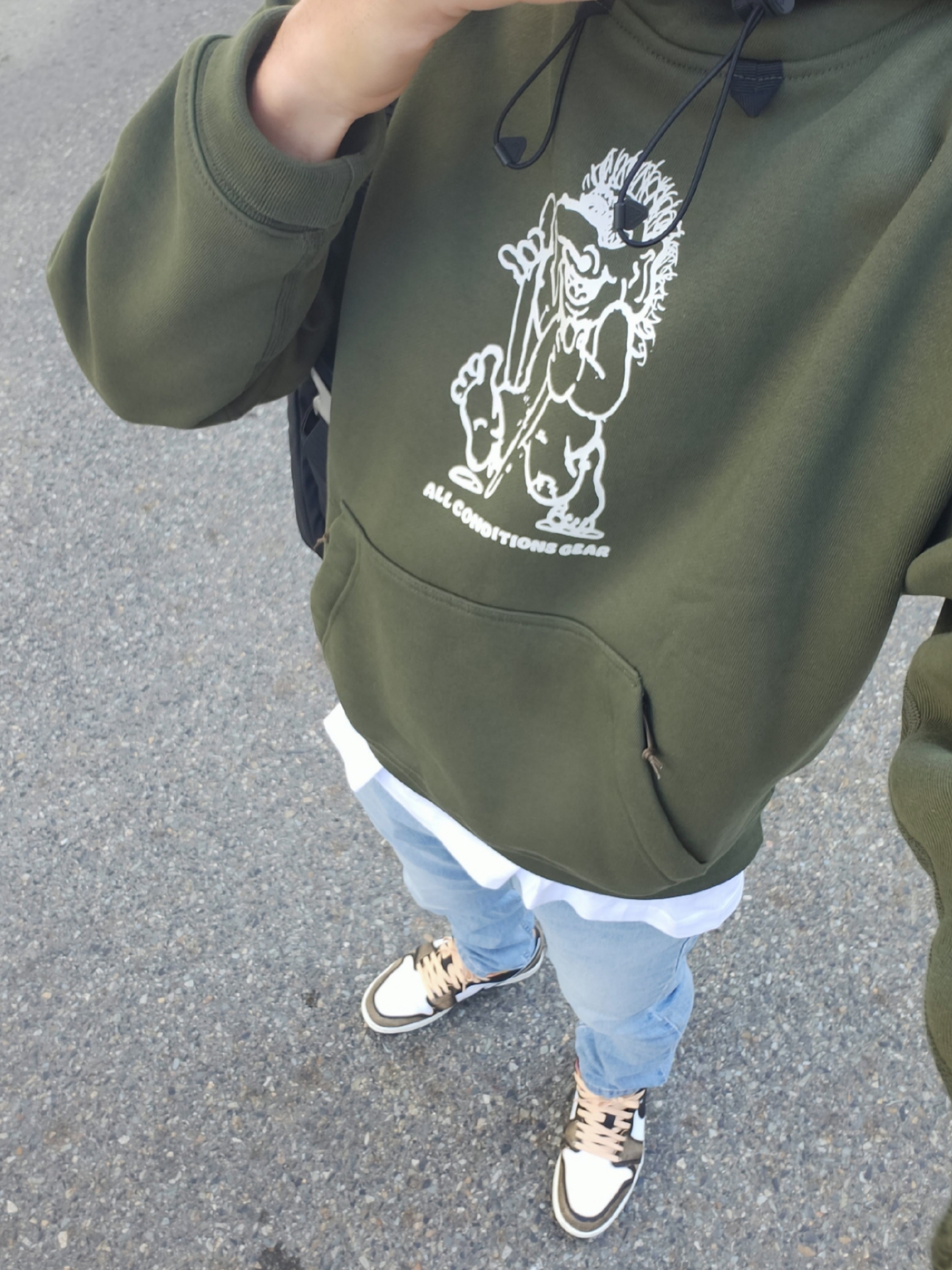 Nike ACG Therma-Fit Fleece Hoodie Troll Graphic Cargo Khaki - Asia, Jordan 1 Low SE Black White Onyx 착용 스타일 - 1