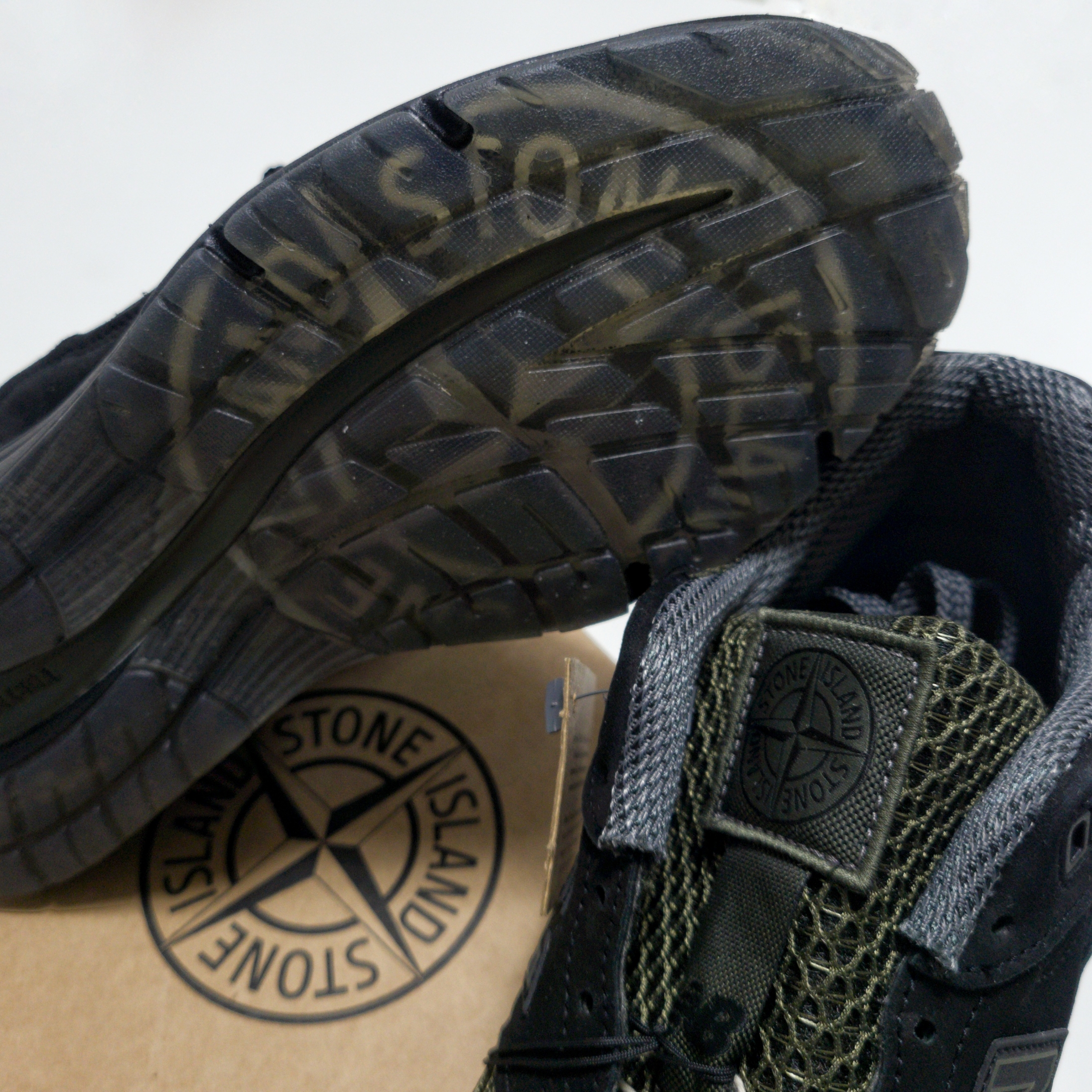 New Balance x Stone Island 991v2 Made in UK Black Olive Night 착용 스타일 - 3