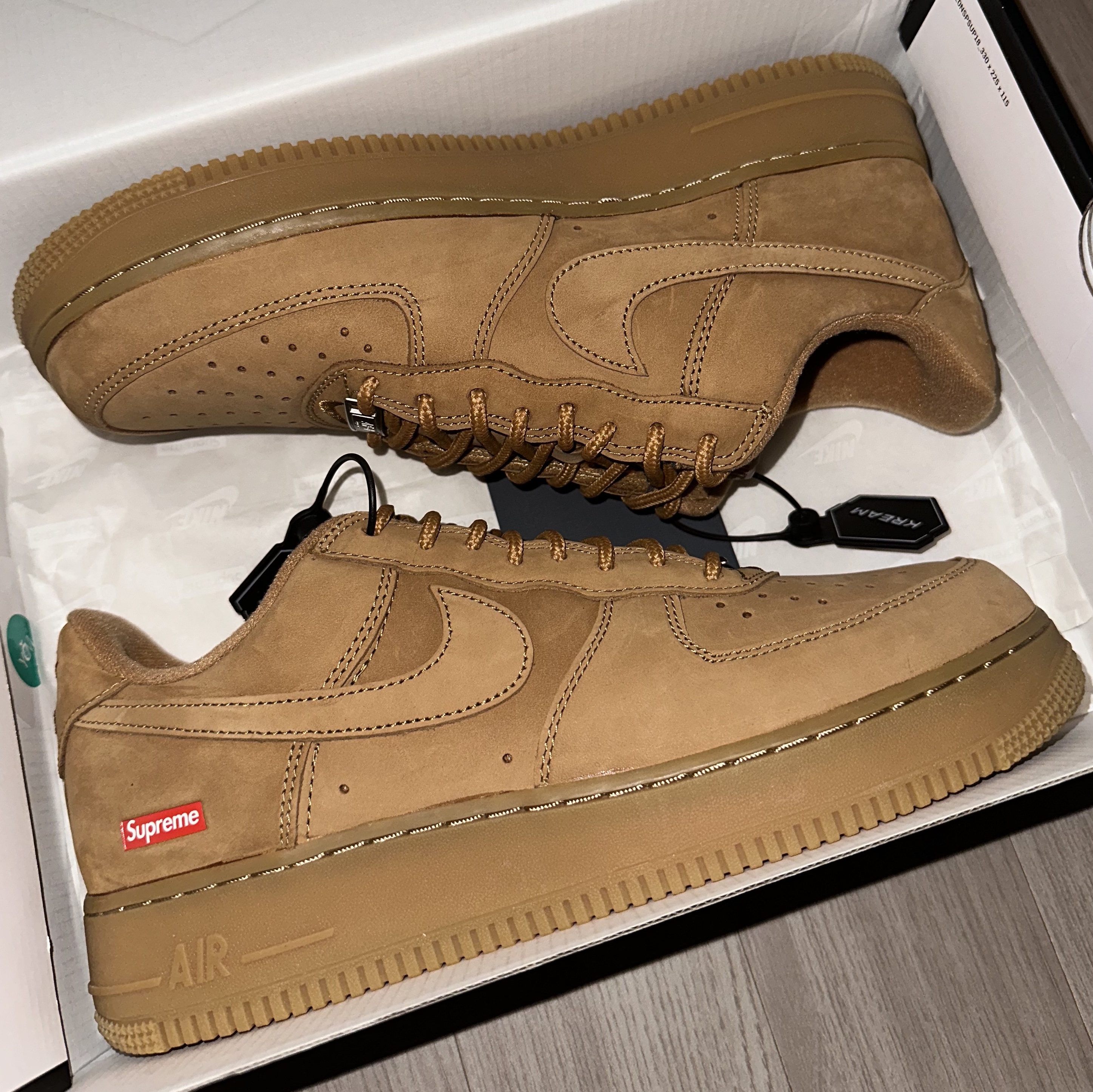 Nike x Supreme Air Force 1 Low Flax 착용 스타일