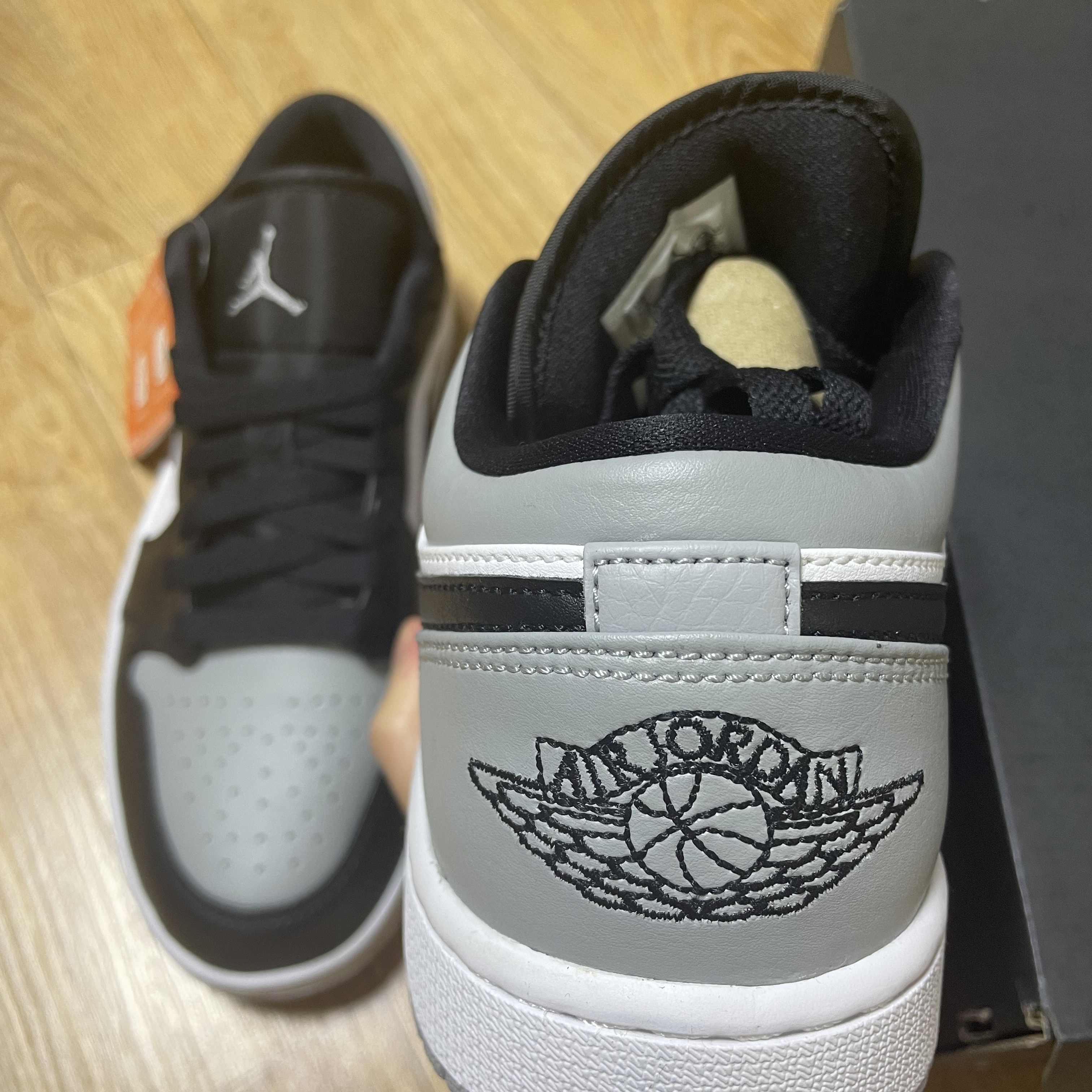 Jordan 1 Low Light Smoke Grey Black 착용 스타일 - 4