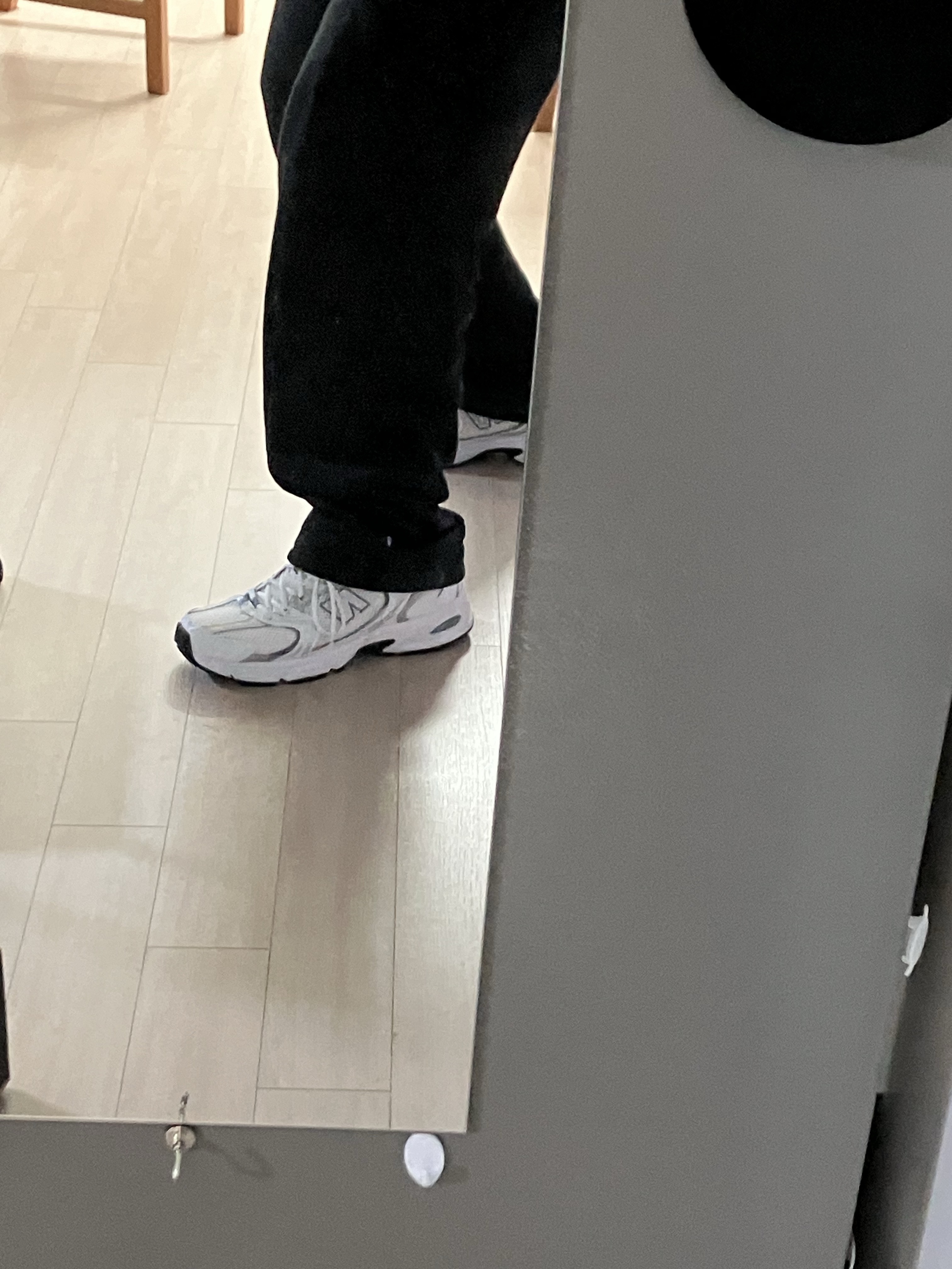 New Balance 530 White Silver 착용 스타일
