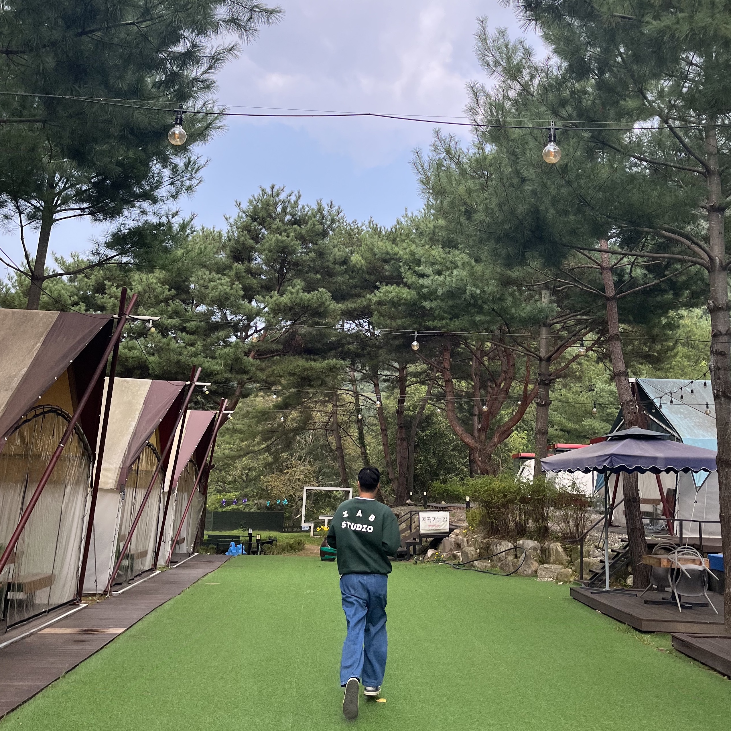 IAB Studio x Yonex Sweatshirt Green 착용 스타일 - 2