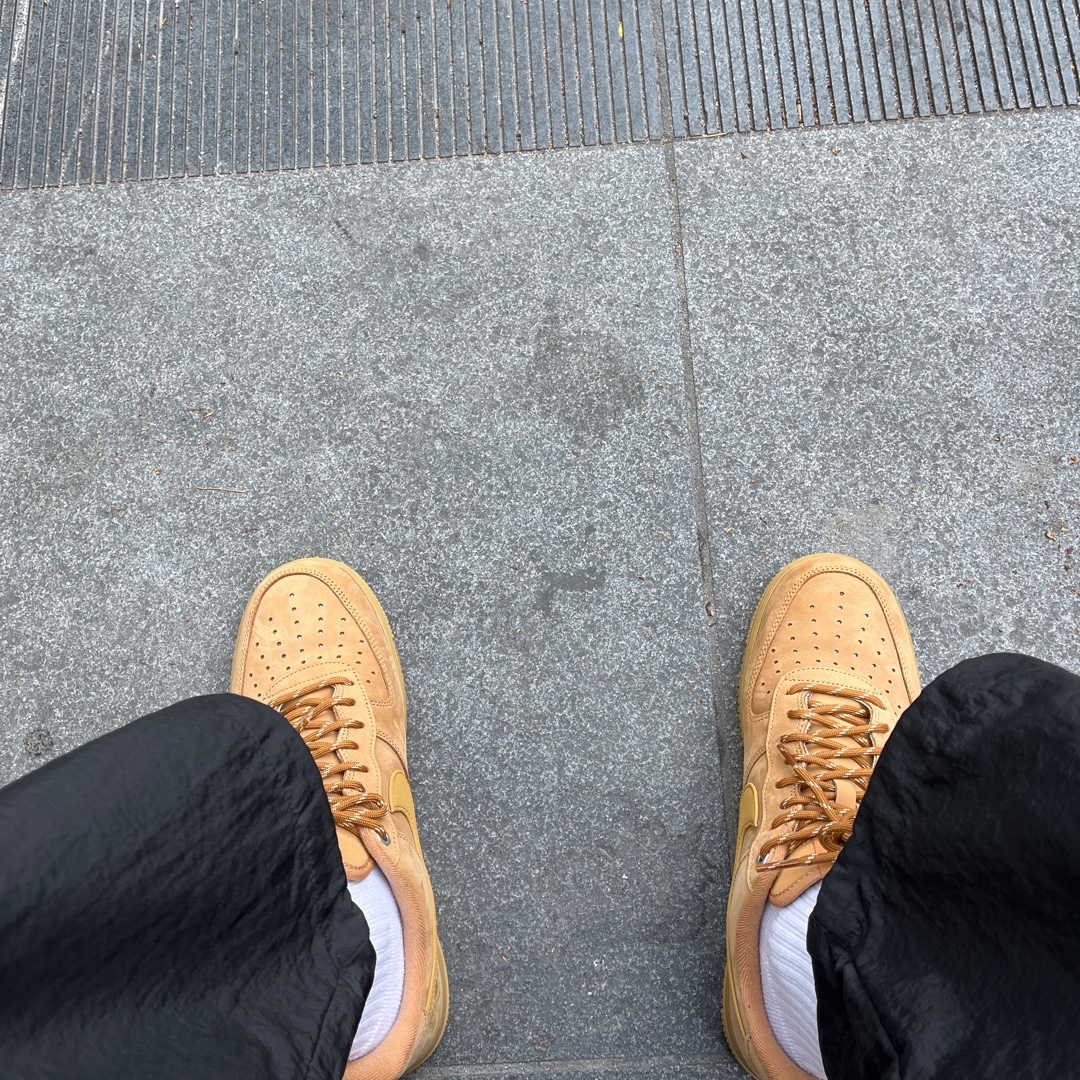 Nike Air Force 1 '07 WB Flax 착용 스타일