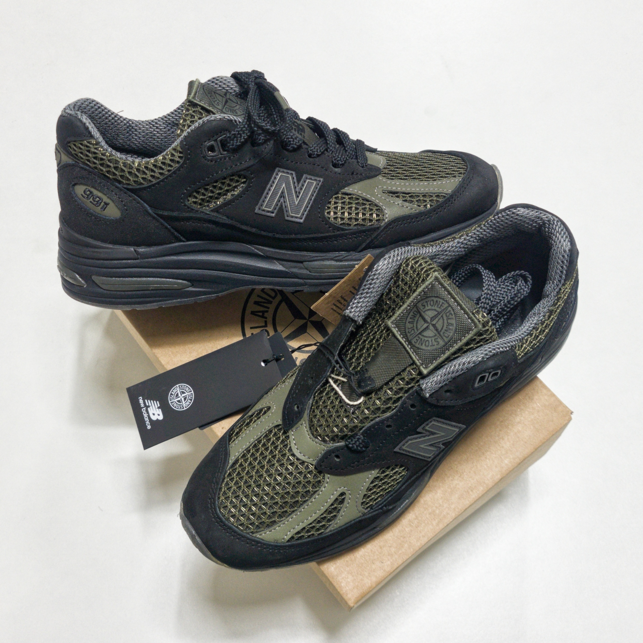 New Balance x Stone Island 991v2 Made in UK Black Olive Night 착용 스타일 - 1